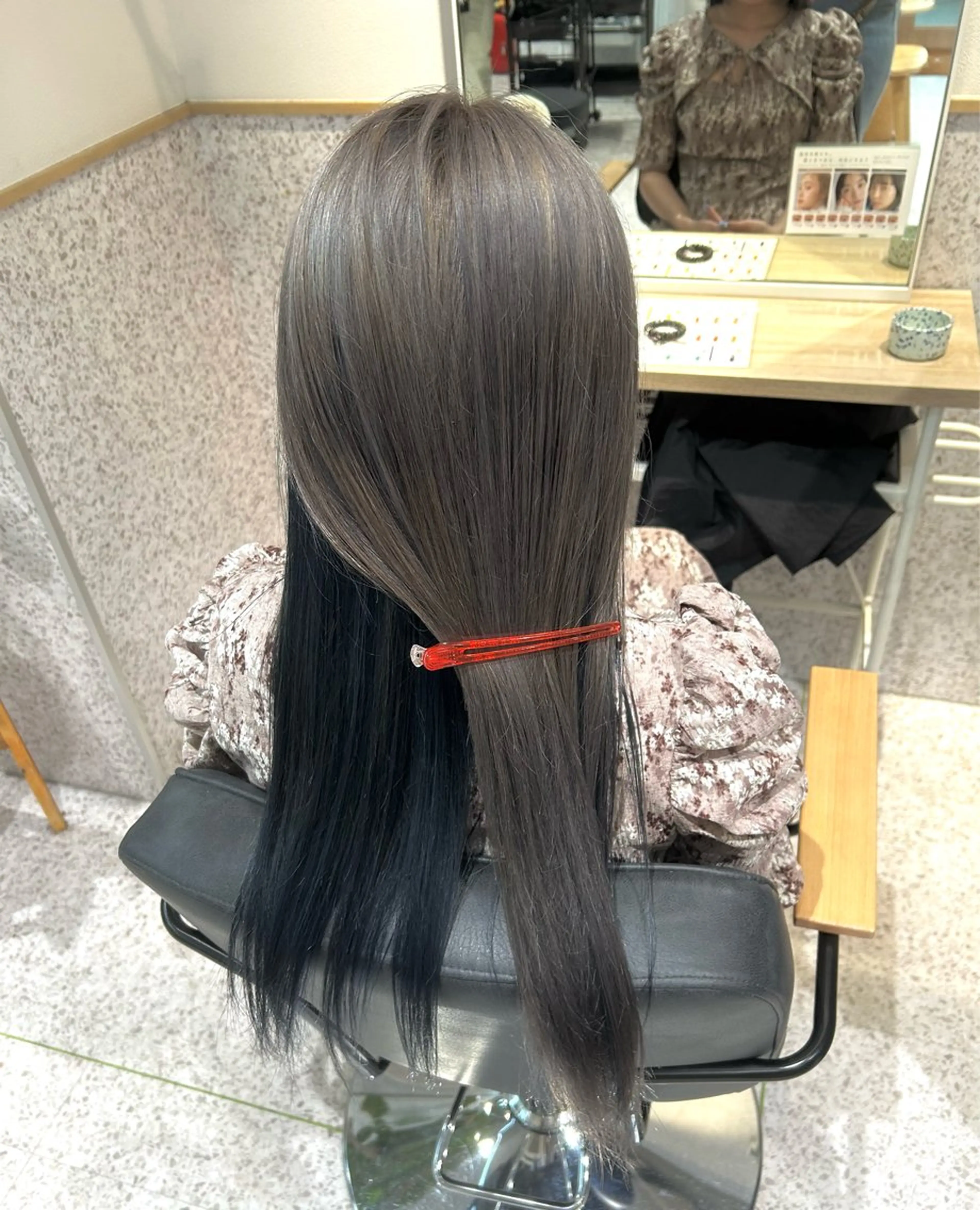 カラー ダブルカラー イヤリングカラー ハイトーンカラー インナーカラー 髪質改善 ヘアカラー ♡ハイトーン★ ネイル/しの♡のヘアスタイル