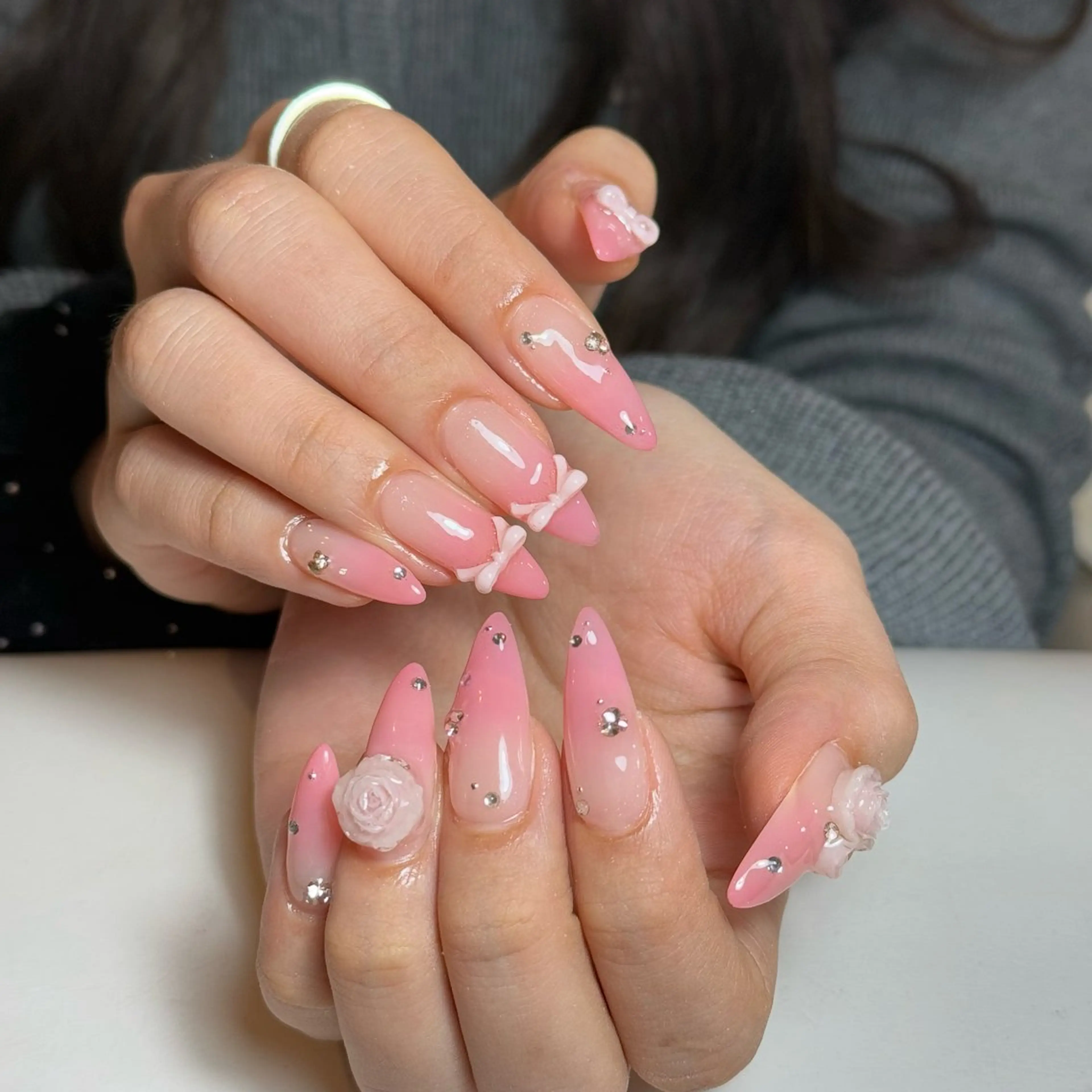 ネイル チークネイル フレンチネイル グラデーション キラキラネイル 韓国ネイル ハンドネイル Risa_ Nailのネイルデザイン