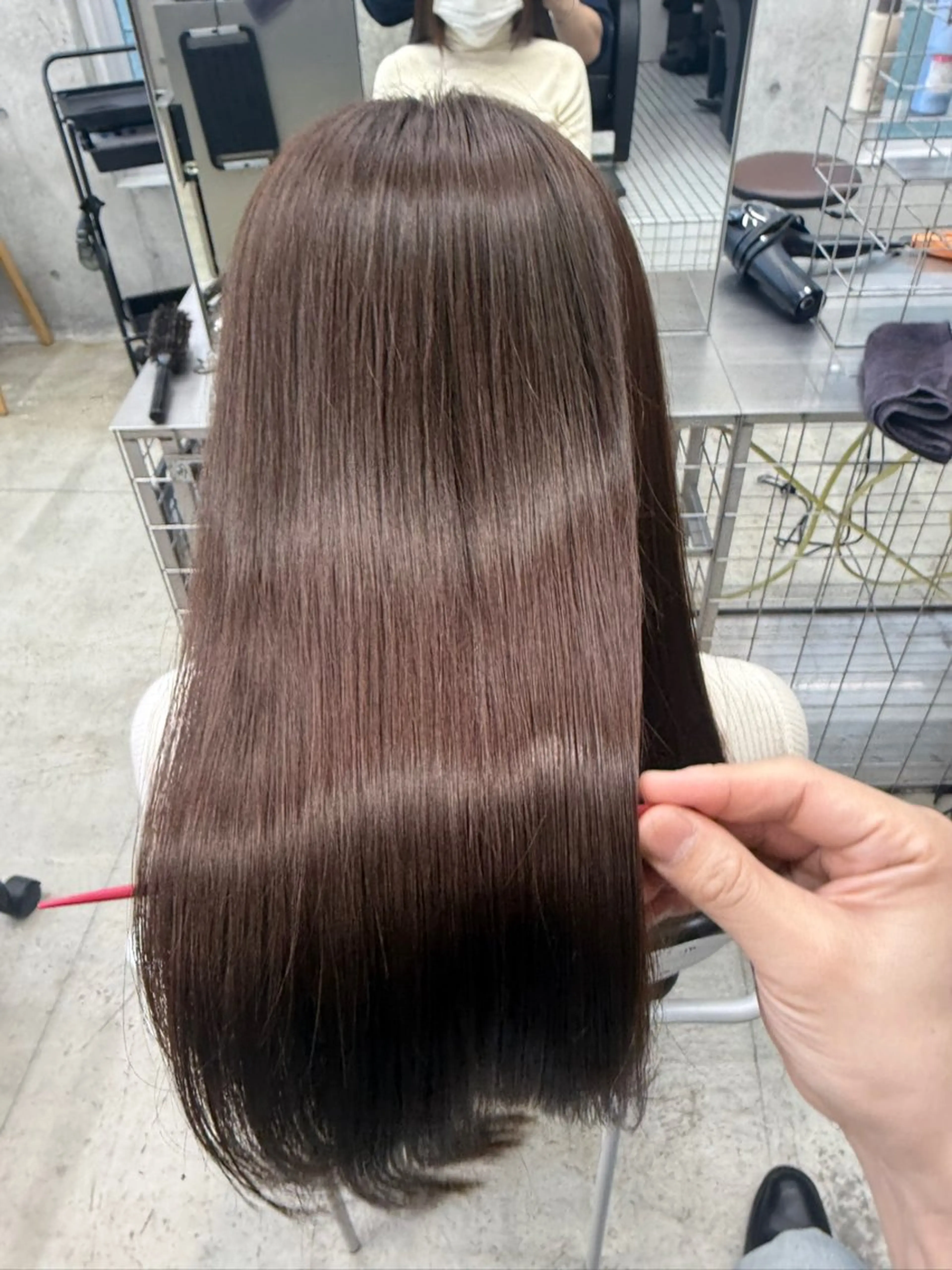 ロング カラー パーマ ロングレイヤー アッシュ ベージュカラー ブリーチ 透明感カラー カット 縮毛矯正 トリートメント 誰より丁寧なカット/ 小林輝/レイヤーのヘアスタイル