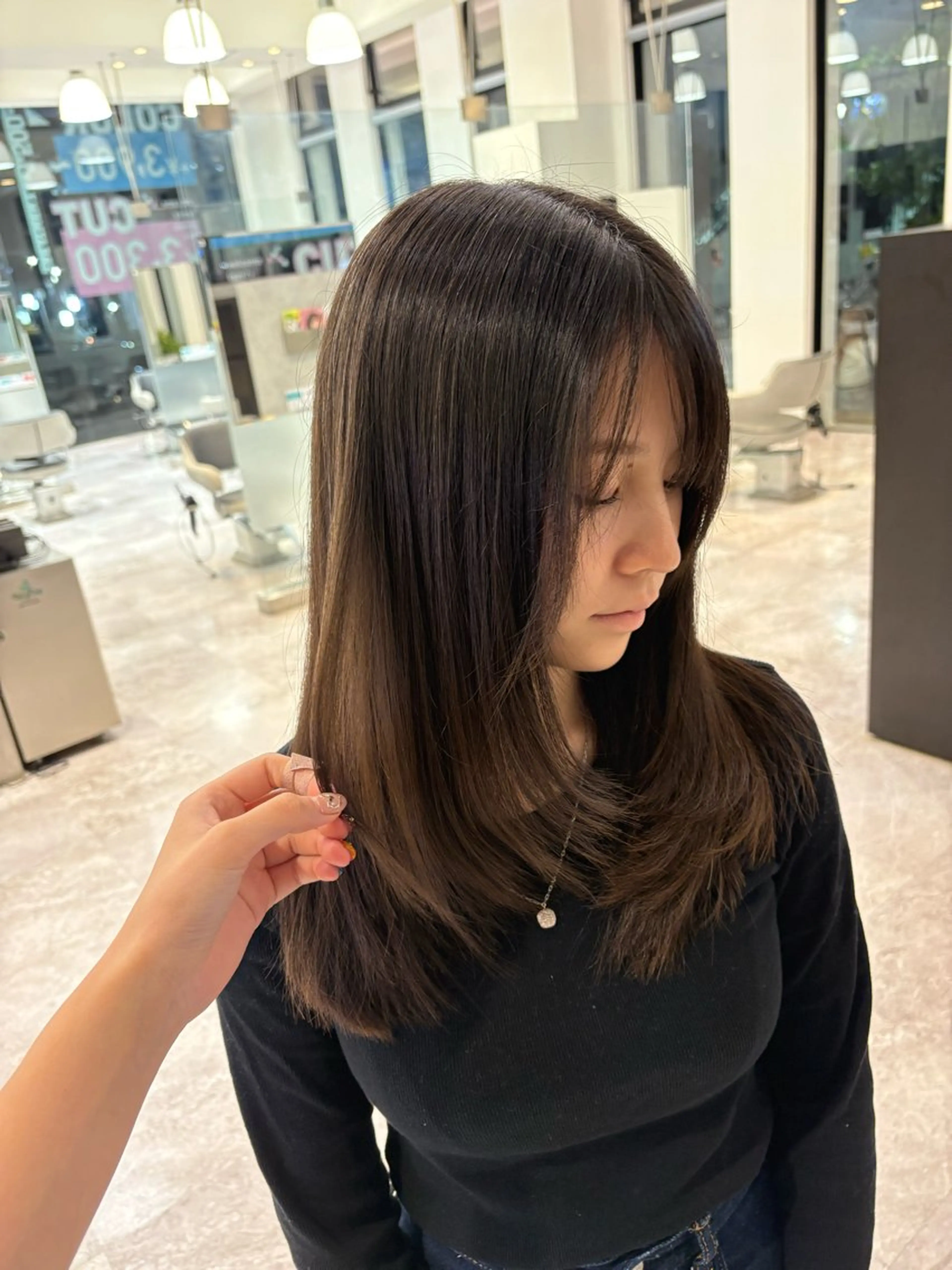 ロング 顔まわりレイヤー 顔周りカット レイヤーカット イメージア鷺沼店所属・ɪᴍᴀɢᴇ-ᴀ ᴍɪʏᴀのヘアスタイル