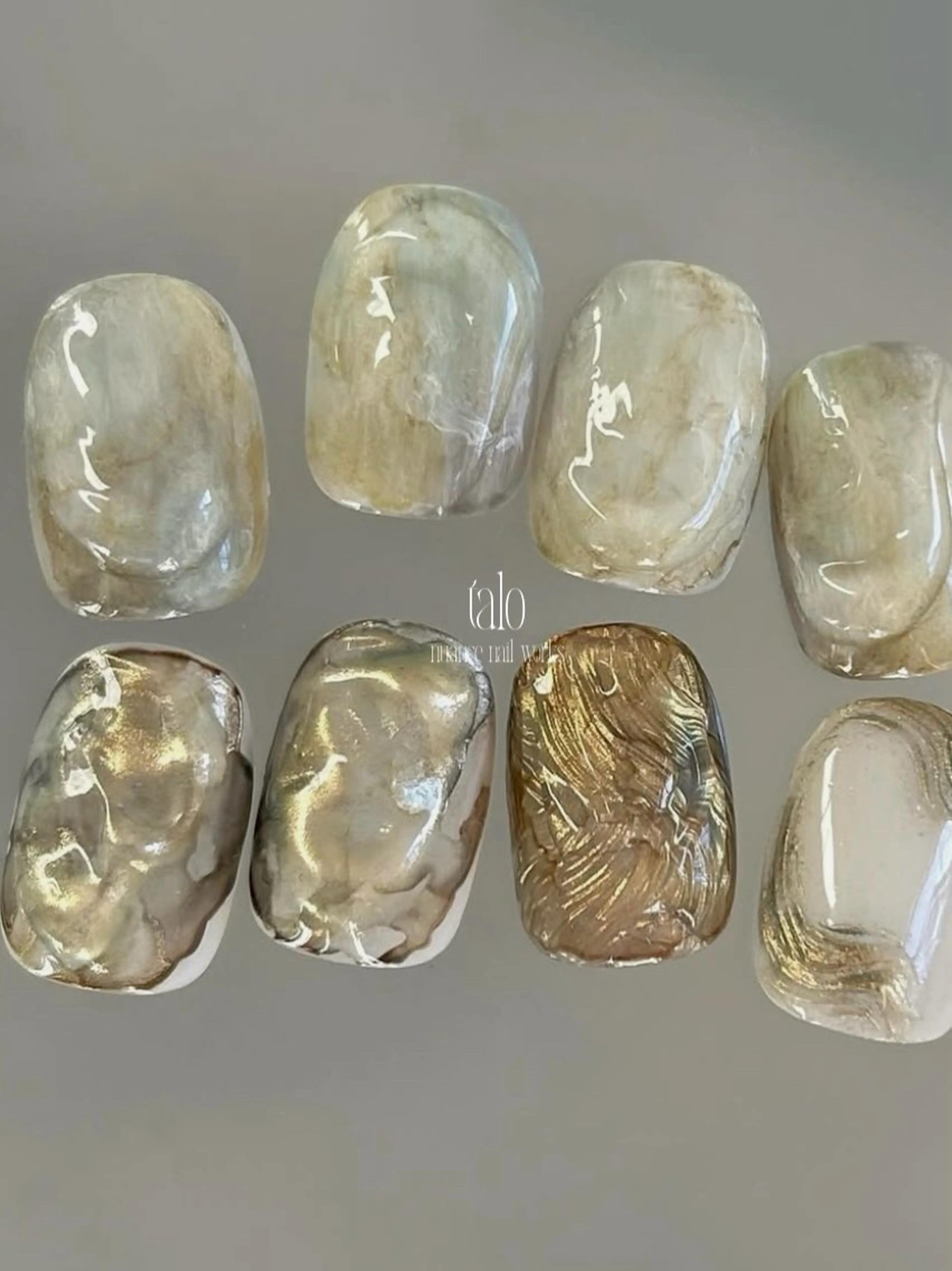 ネイル アートネイル ニュアンスネイル ぷっくりネイル talo .のネイルデザイン