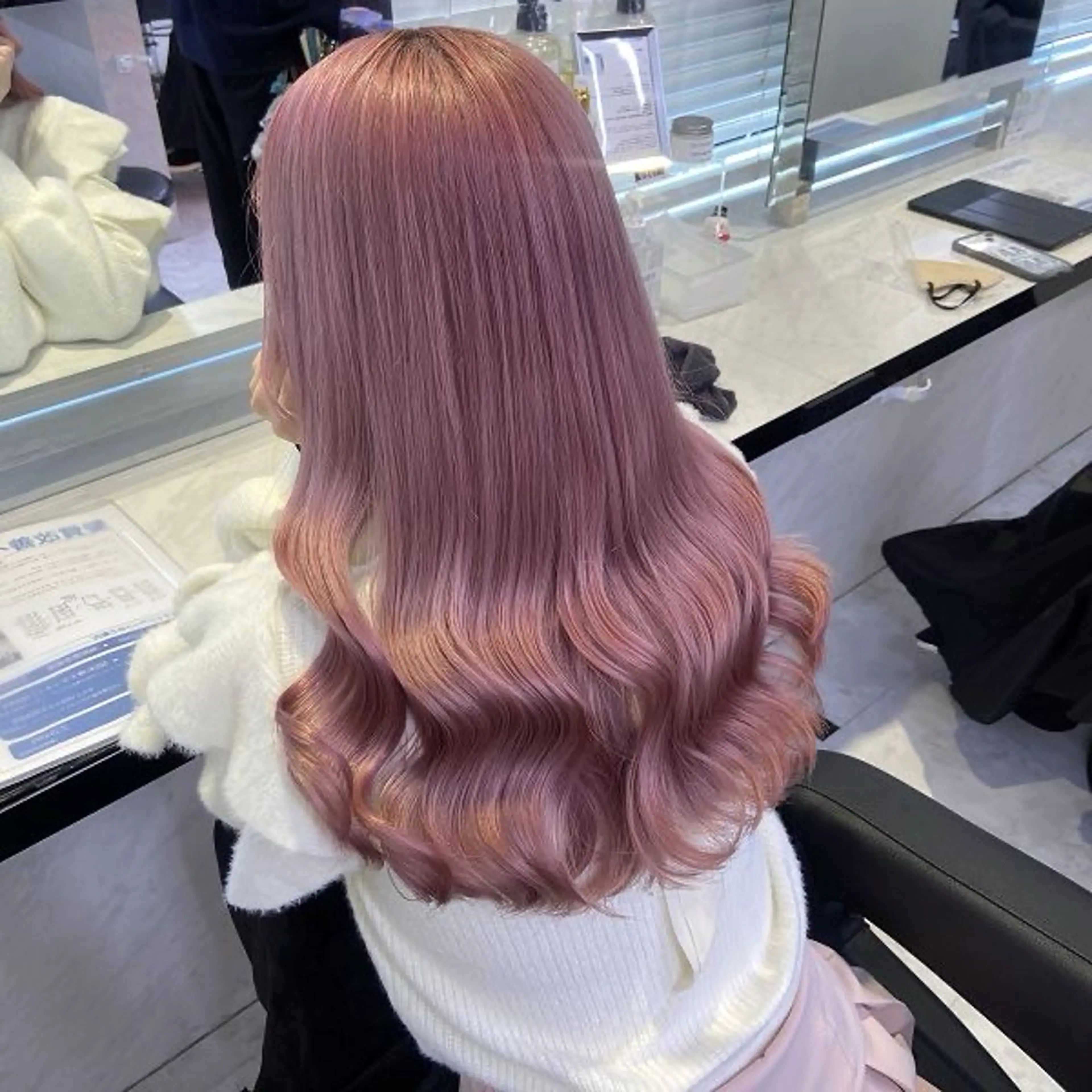 セミロング カラー ヘアアレンジ ヘアカラー 🩵ダメージレス艶感 ハイトーン🩷のヘアスタイル