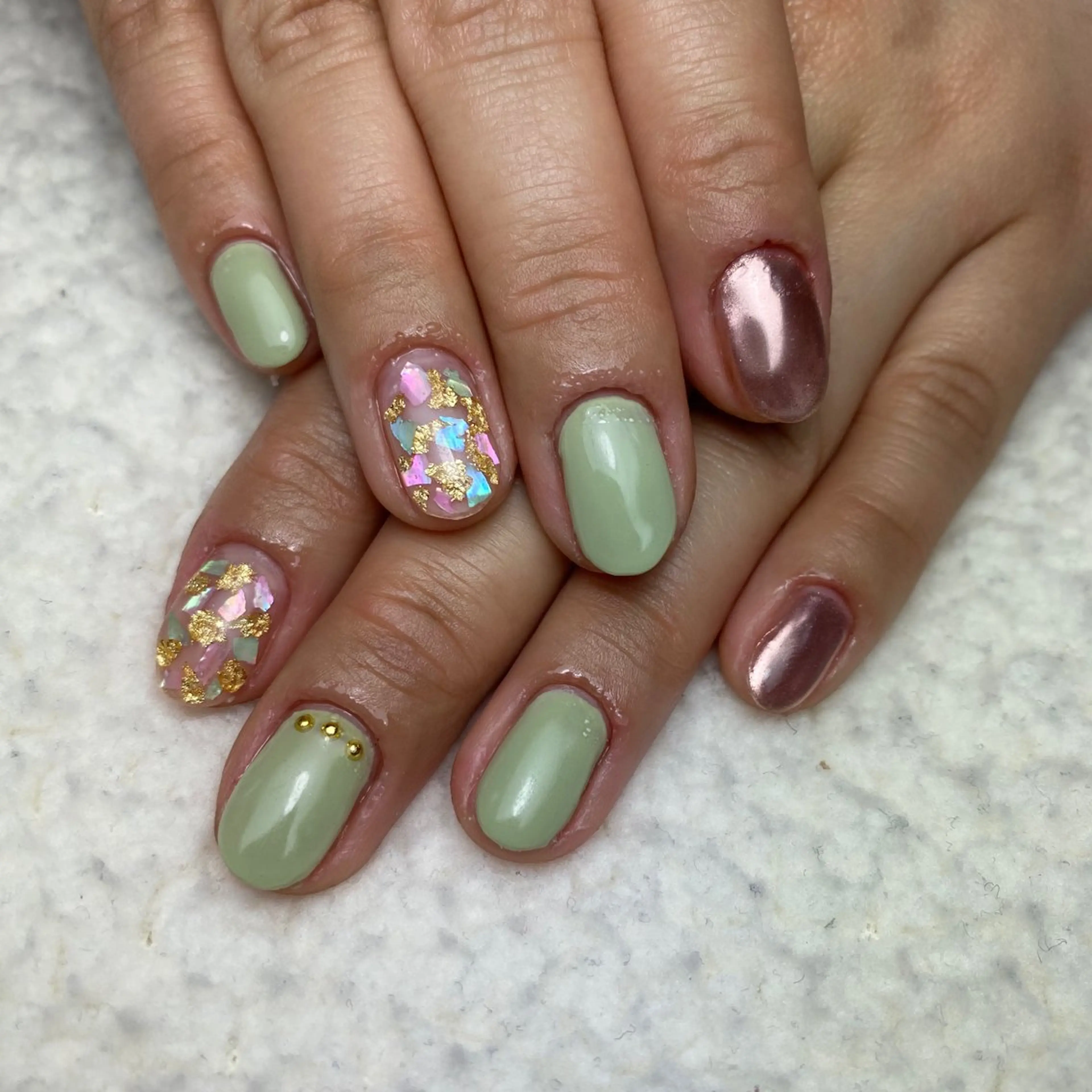 ネイル ミラーネイル ピンク ハンドネイル COCO+所属・COCO +のエステ・リラクイメージ