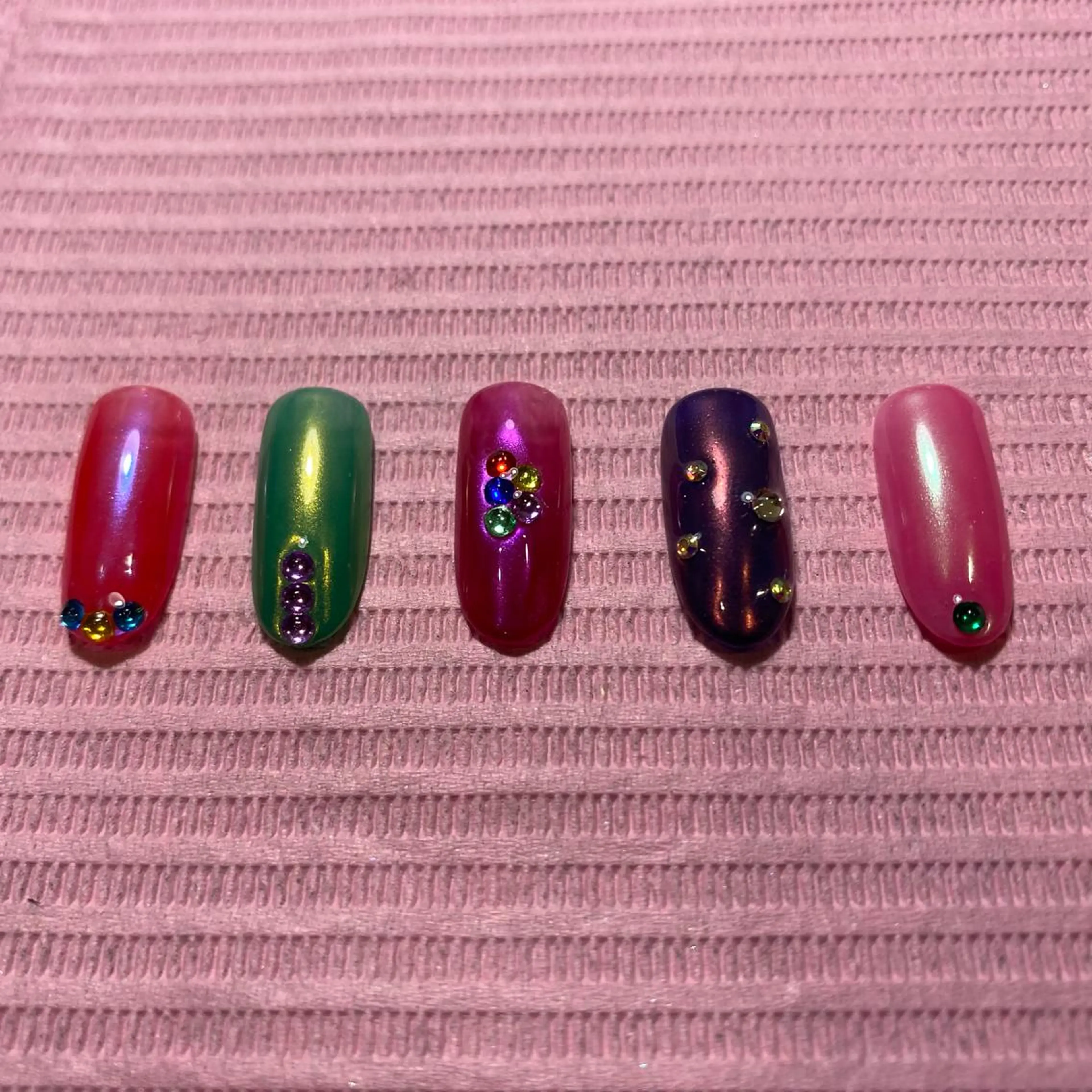 ミディアム ネイル オーロラネイル ワンカラーネイル C-LOVe Salon所属・Hellcat Nailartのネイルデザイン