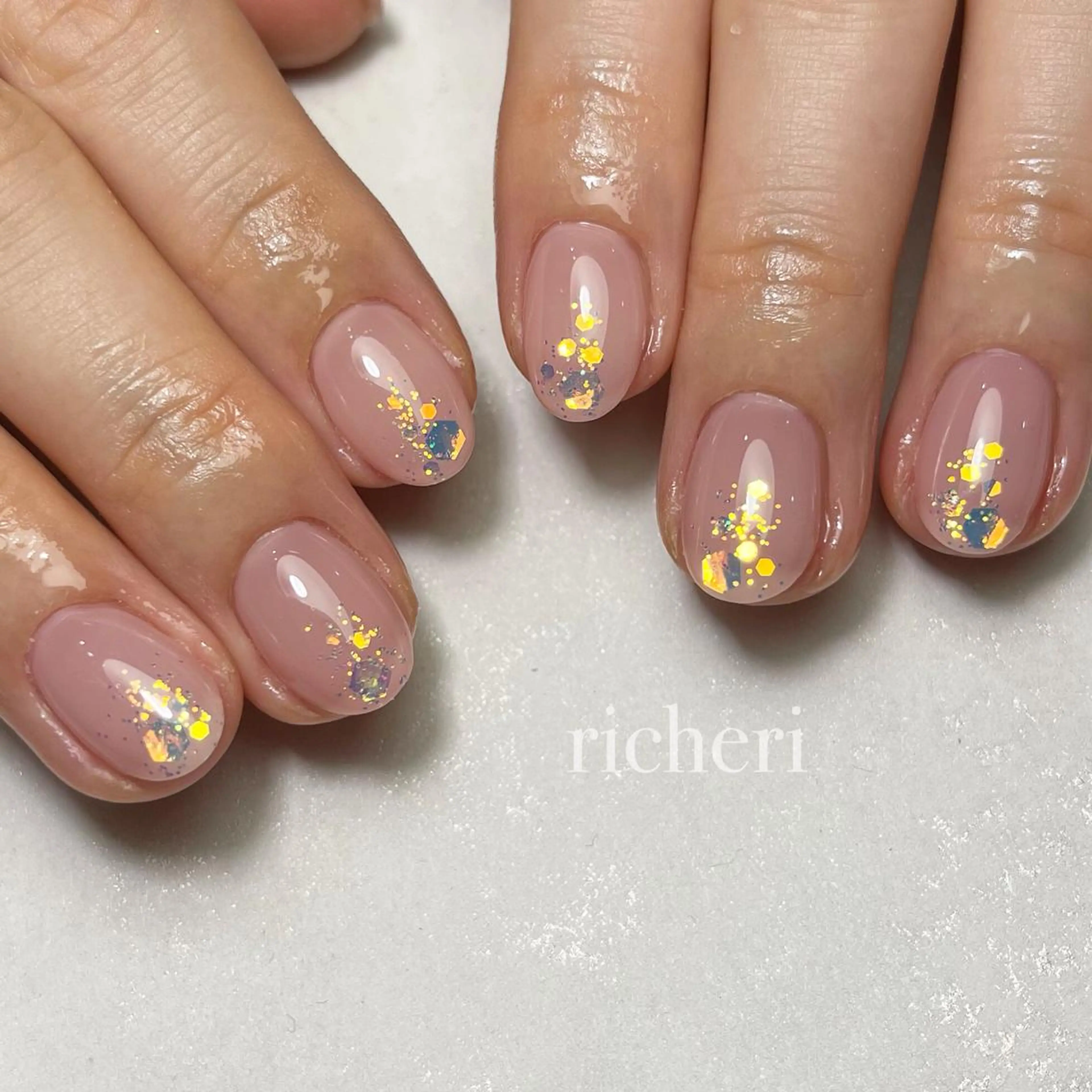 ミディアム ネイル ハンドネイル richeri beautyのエステ・リラクイメージ