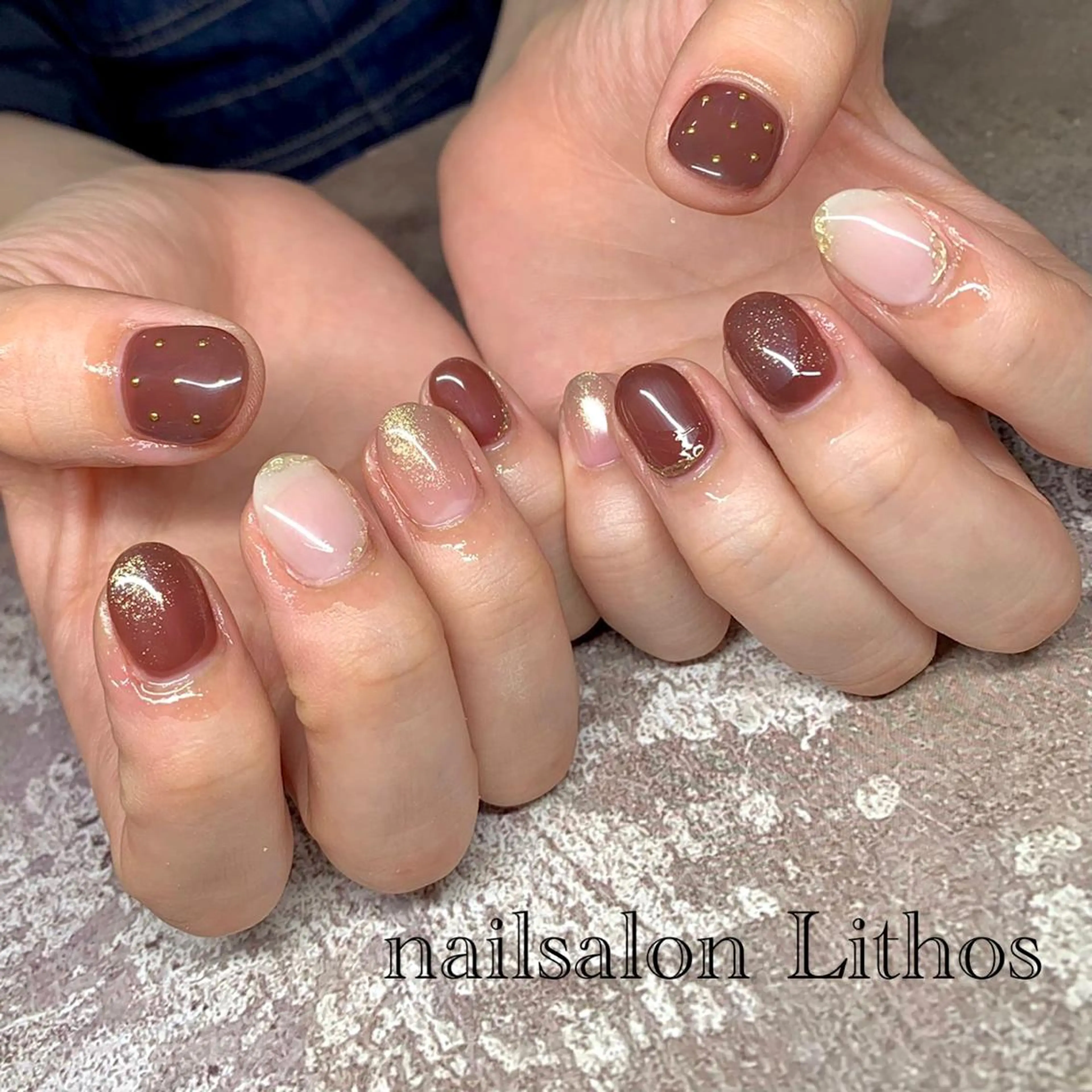 ネイル アートネイル ブラウン ジェルネイル キラキラネイル 韓国ネイル ハンドネイル nailsalon Lithos所属・nailsalon Recontreのネイルデザイン