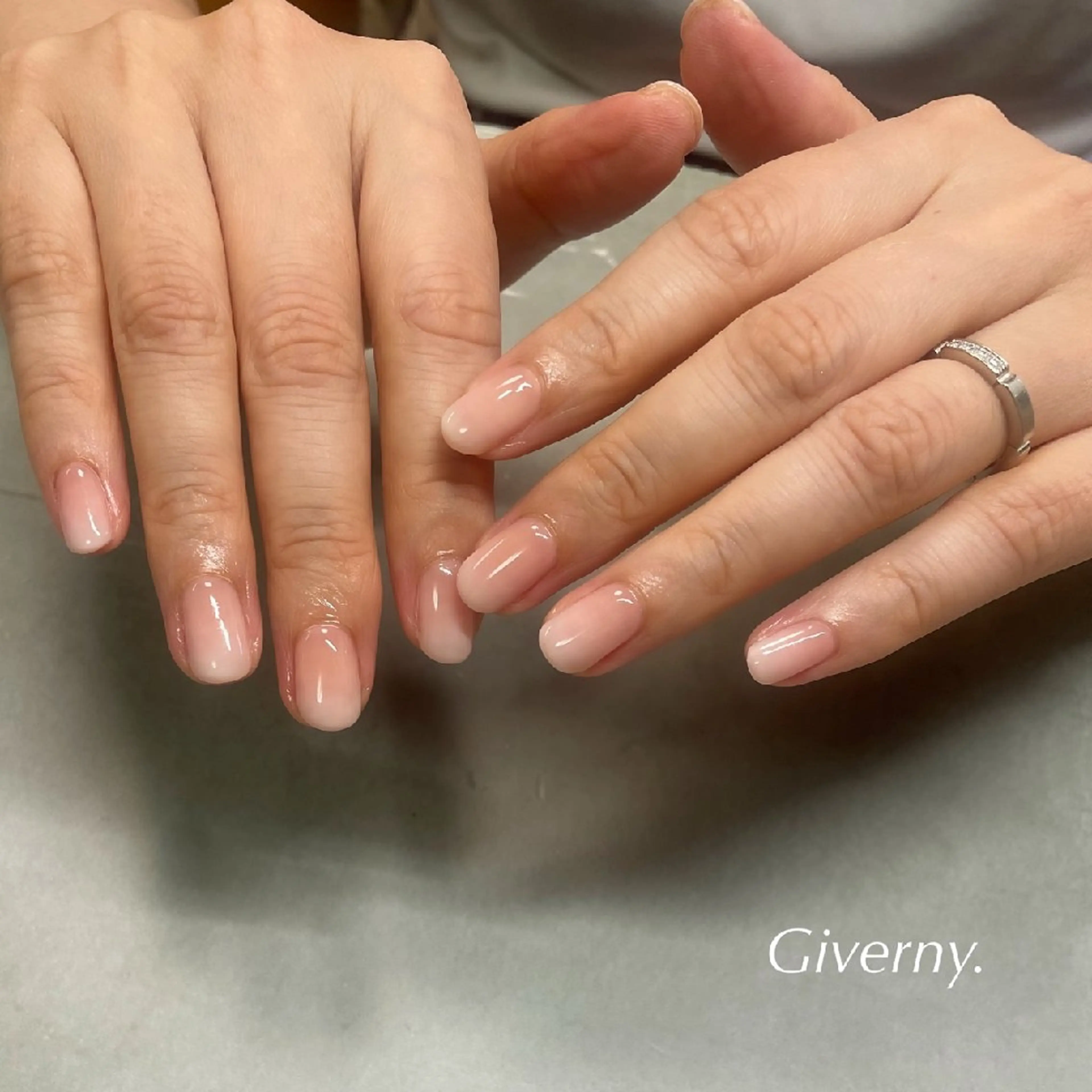 ネイル グラデーション オフィスネイル ハンドネイル Giverny .のネイルデザイン