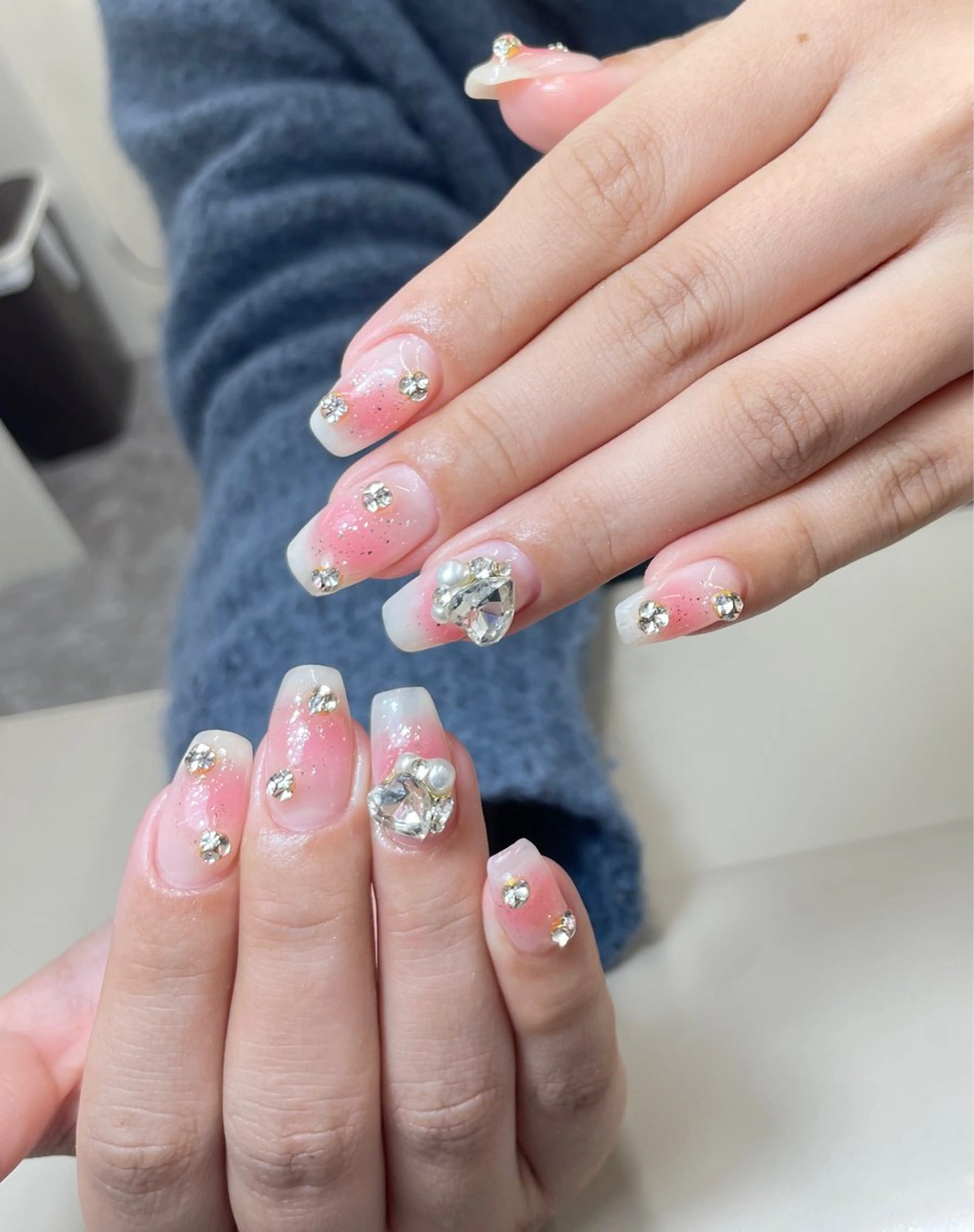 ネイル ハンドネイル AngelChris ビューティーサロンのネイルデザイン