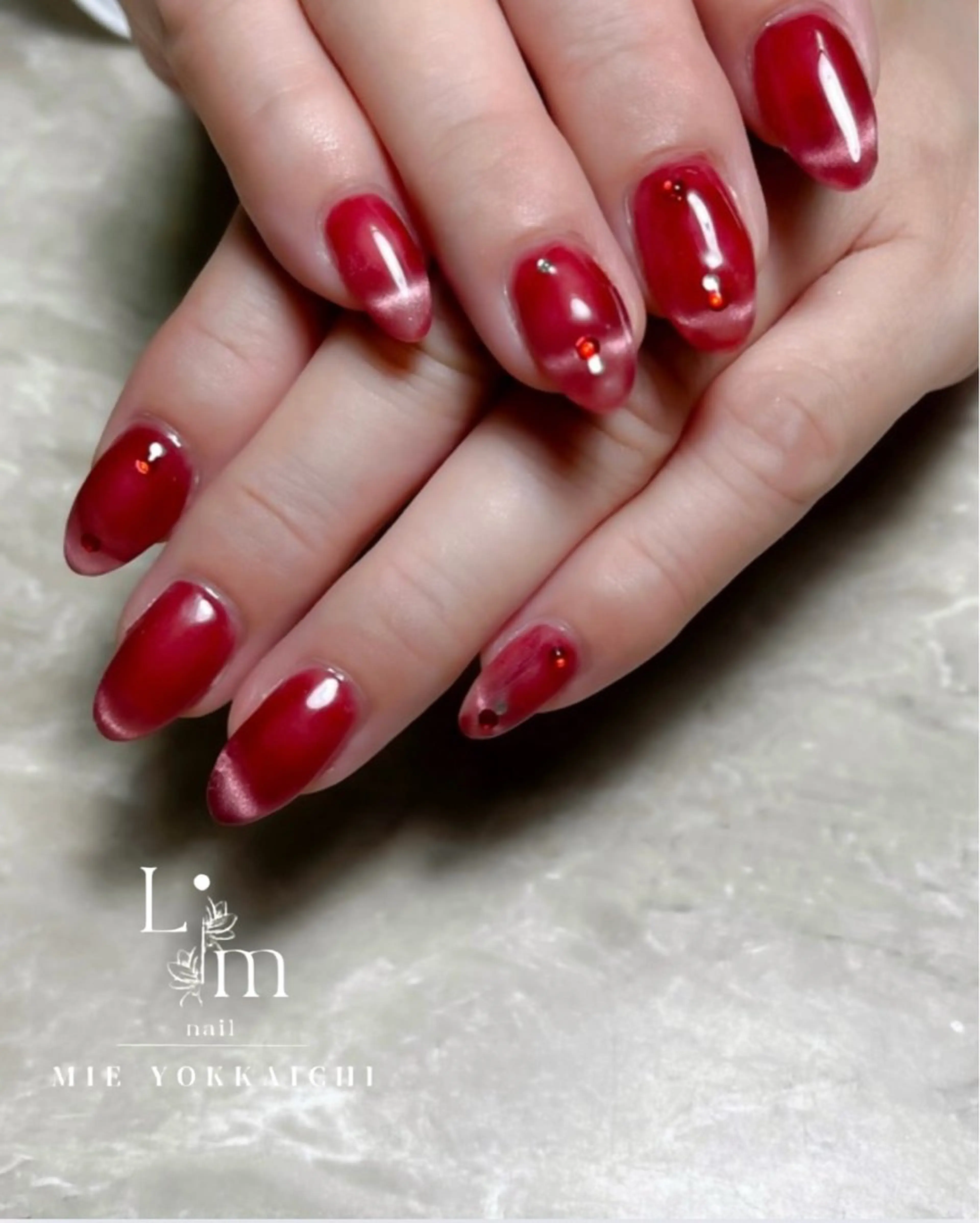 ネイル マグネットネイル 赤色 Li.m nail リム ネイルのネイルデザイン