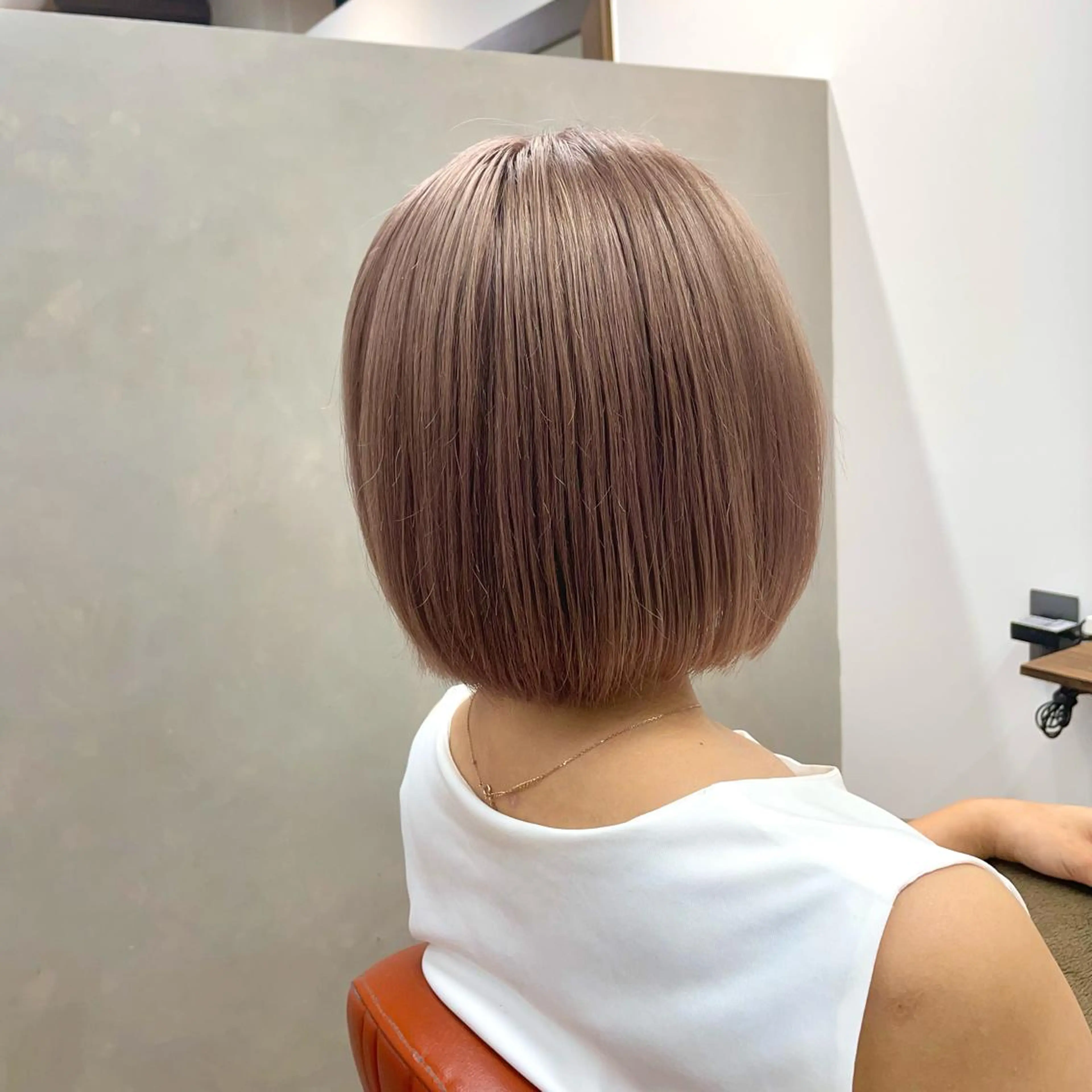 ショート カラー ベージュカラー ブリーチ ピンクカラー ピンクベージュ カット ヘアカラー 有田裕真 【ブリーチカラー】のヘアスタイル