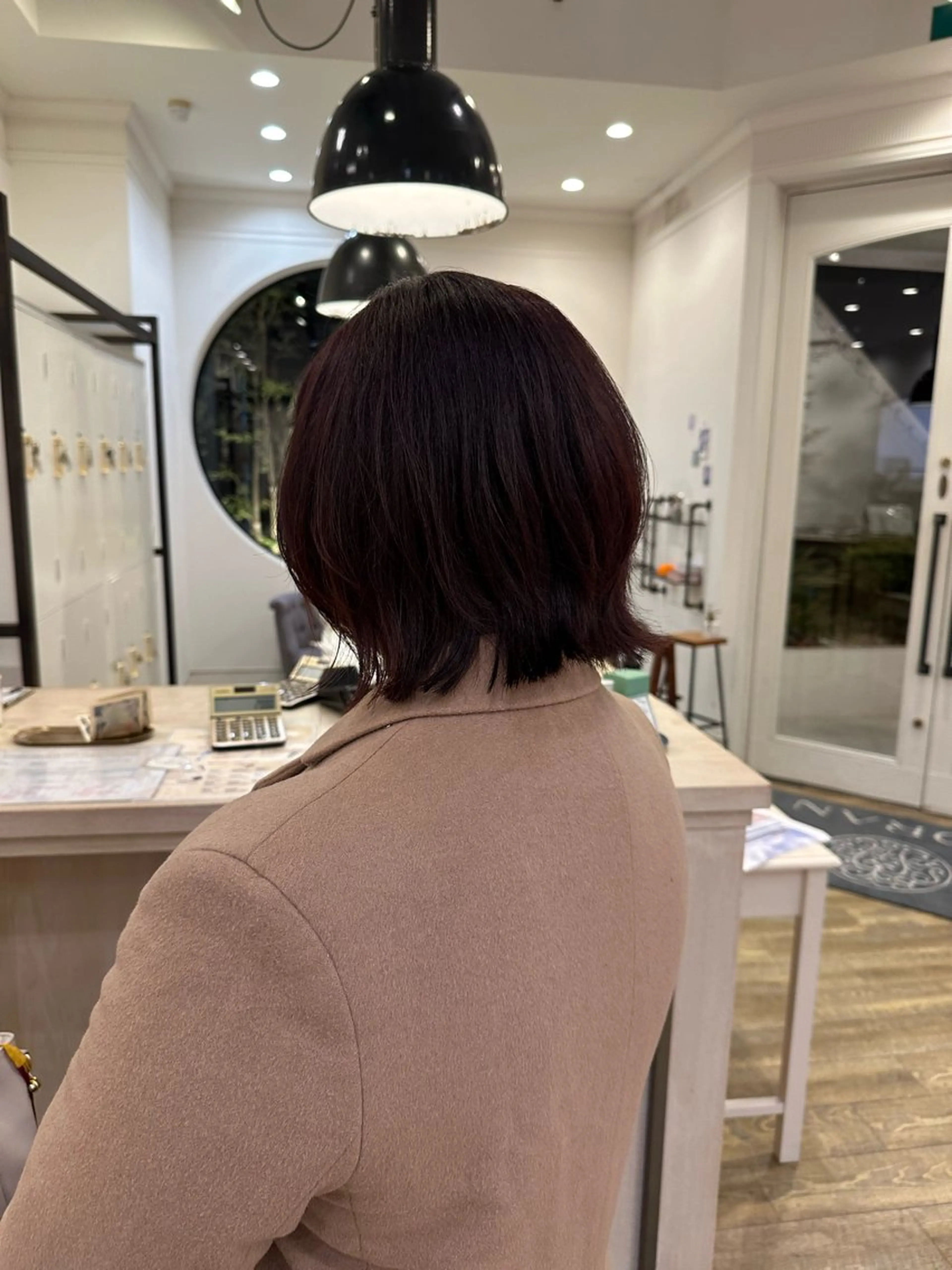 ミディアム カラー ボブレイヤー ブリーチ ブリーチなしカラー レッドカラー ボブ ロジェブルー 川合【和泉中央】のヘアスタイル