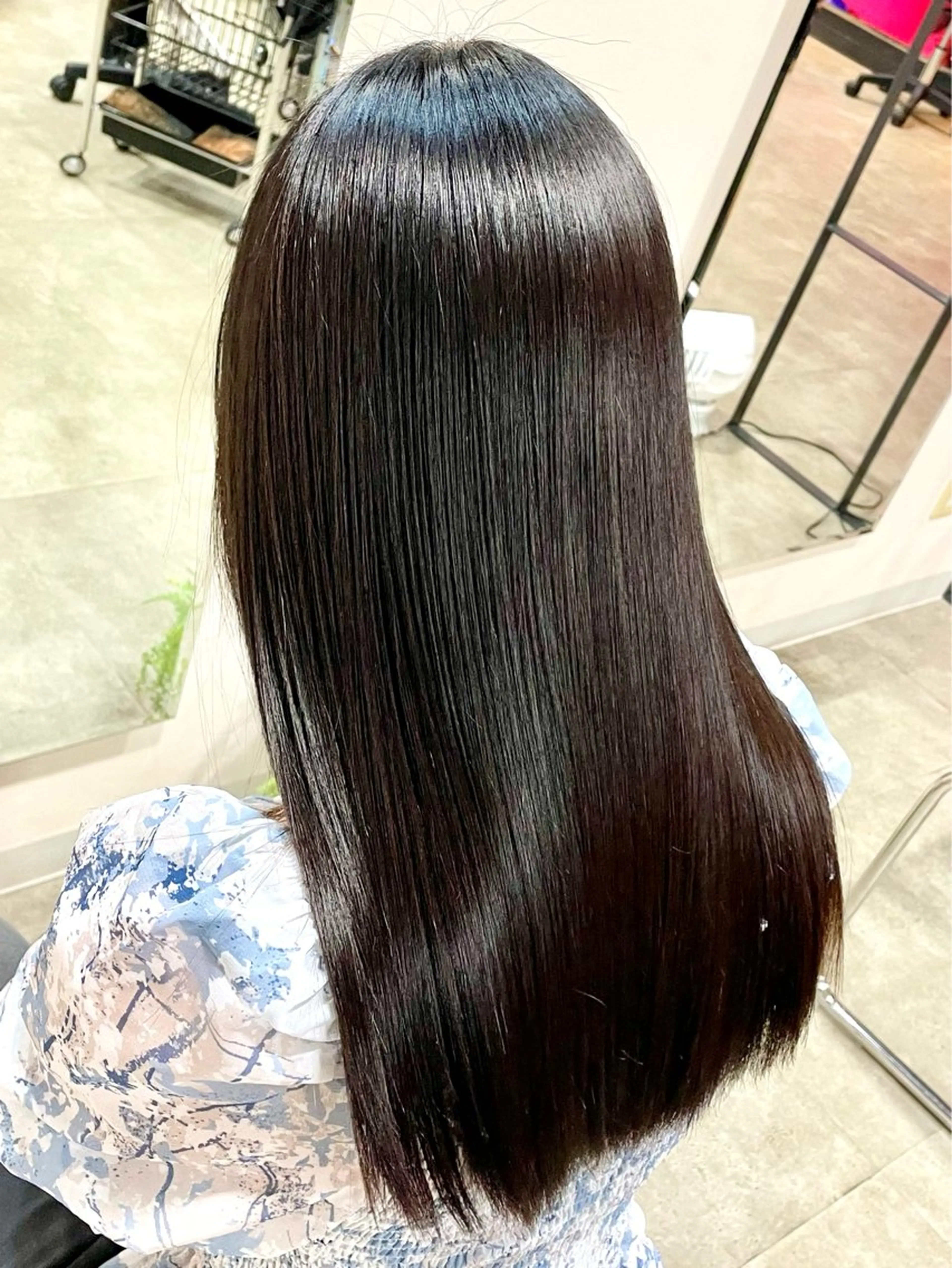 ミディアム W_SALON ［触れたくなる艶髪］のヘアスタイル