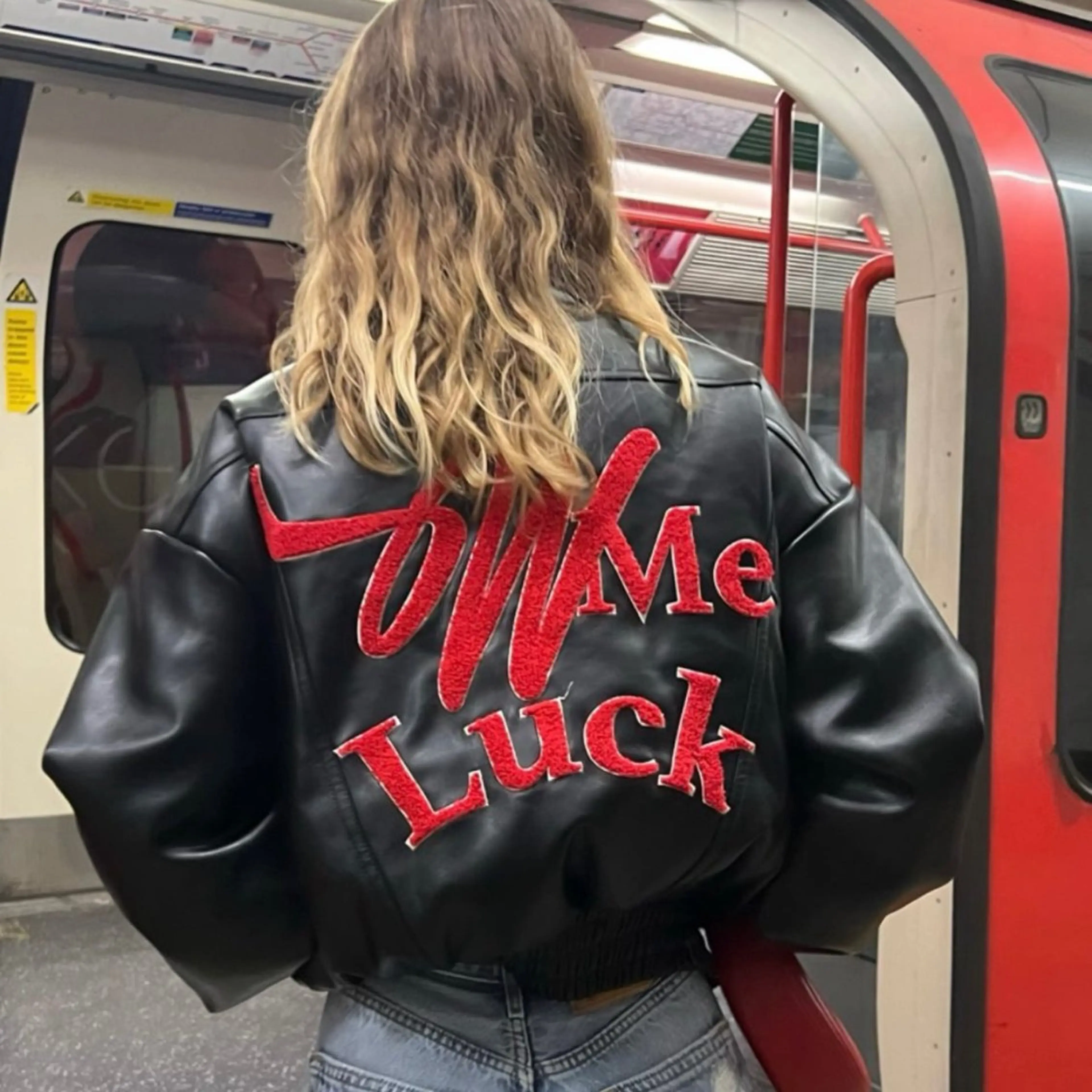 セミロング カラー ヘアアレンジ ヘアカラー トリートメント 艶ハイトーン‪‪🔆 ️️️安座間 希のヘアスタイル