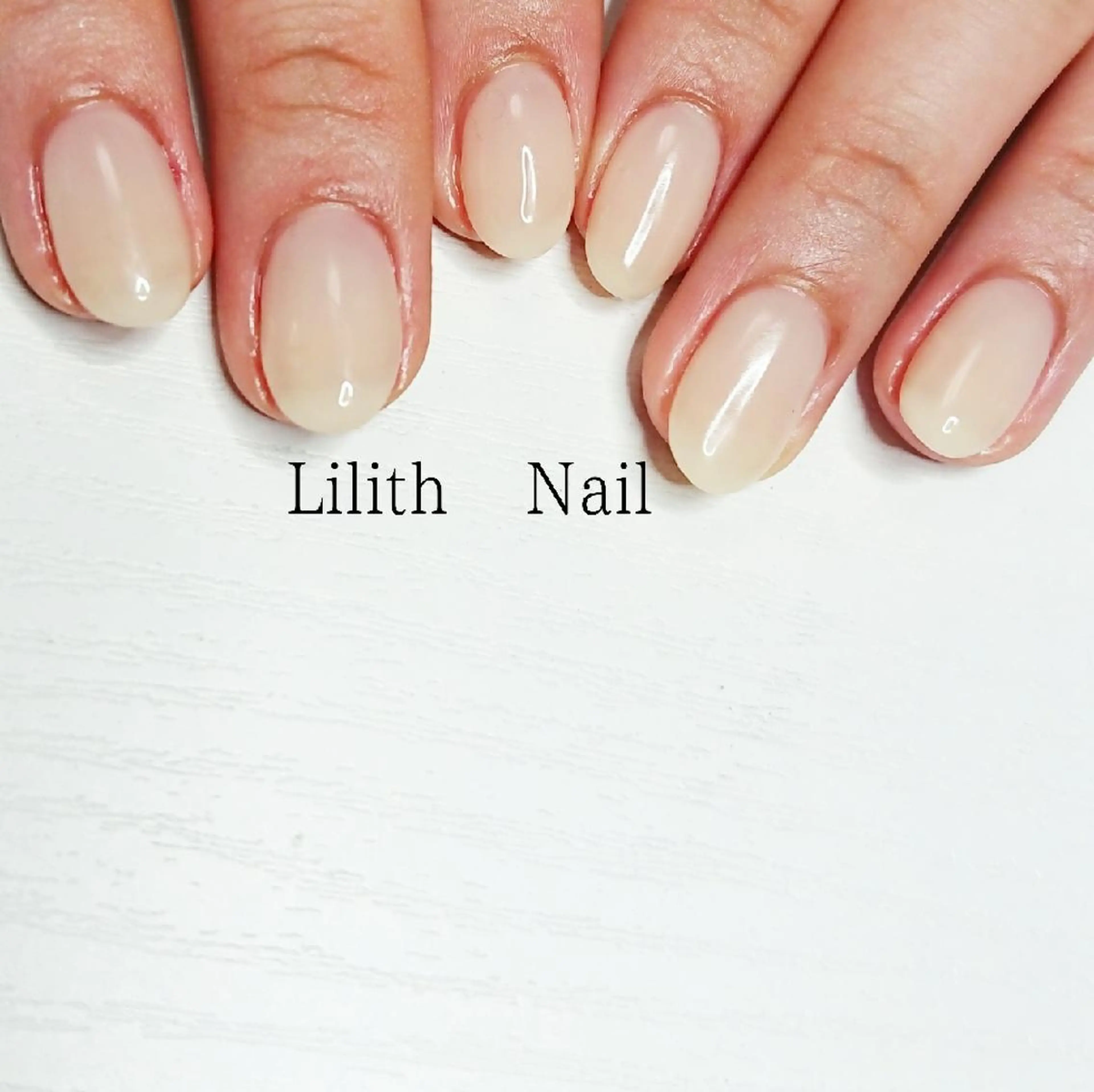 ネイル ホワイト ハンドネイル Lilith Nailのネイルデザイン