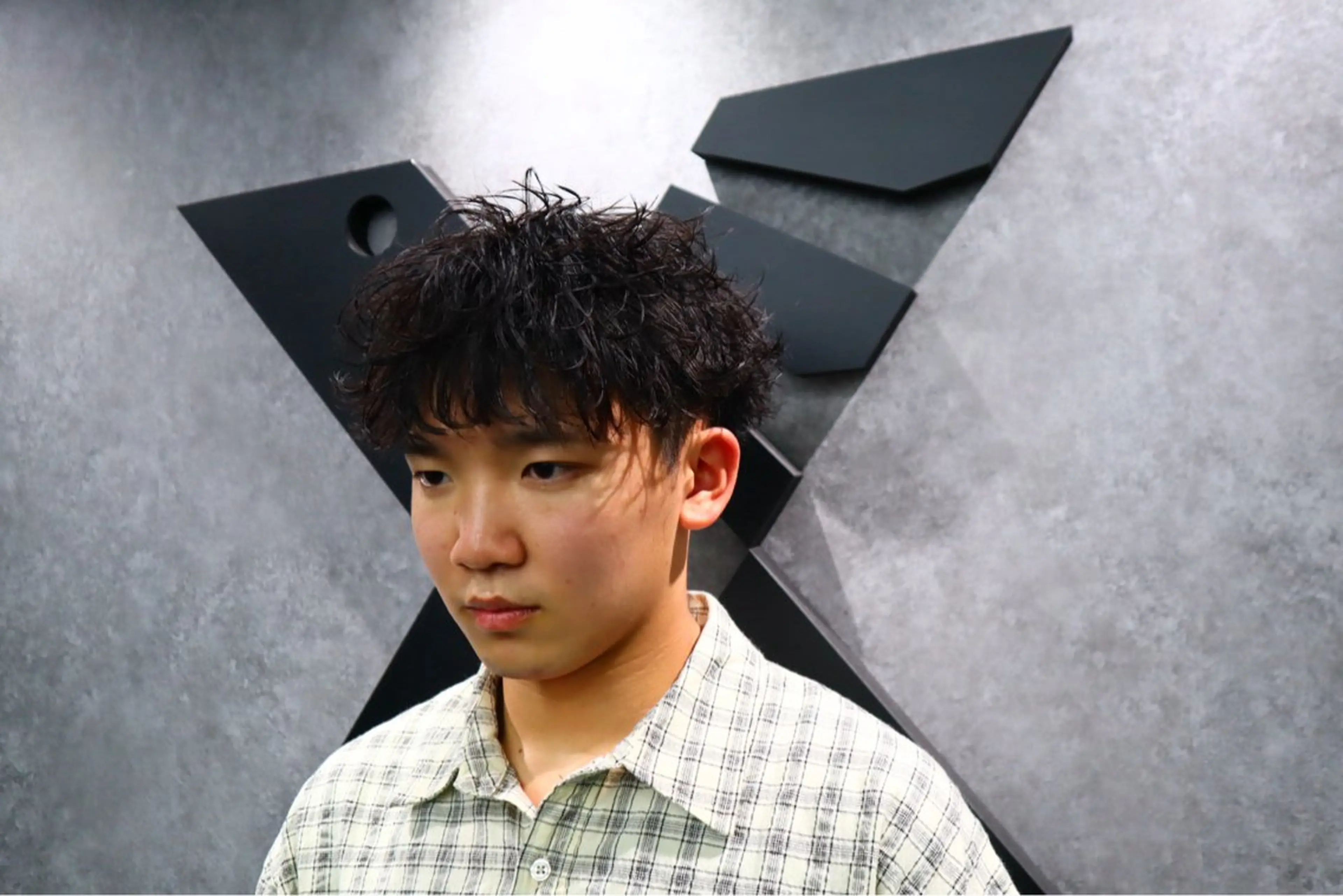 パーマ メンズ フェザーパーマ メンズハイトーン メンズパーマ シャドーパーマ ツイストスパイラルパーマ カット パーマ 🔥メンズ専門🔥 ✂️加瀬澤駿✂️のヘアスタイル