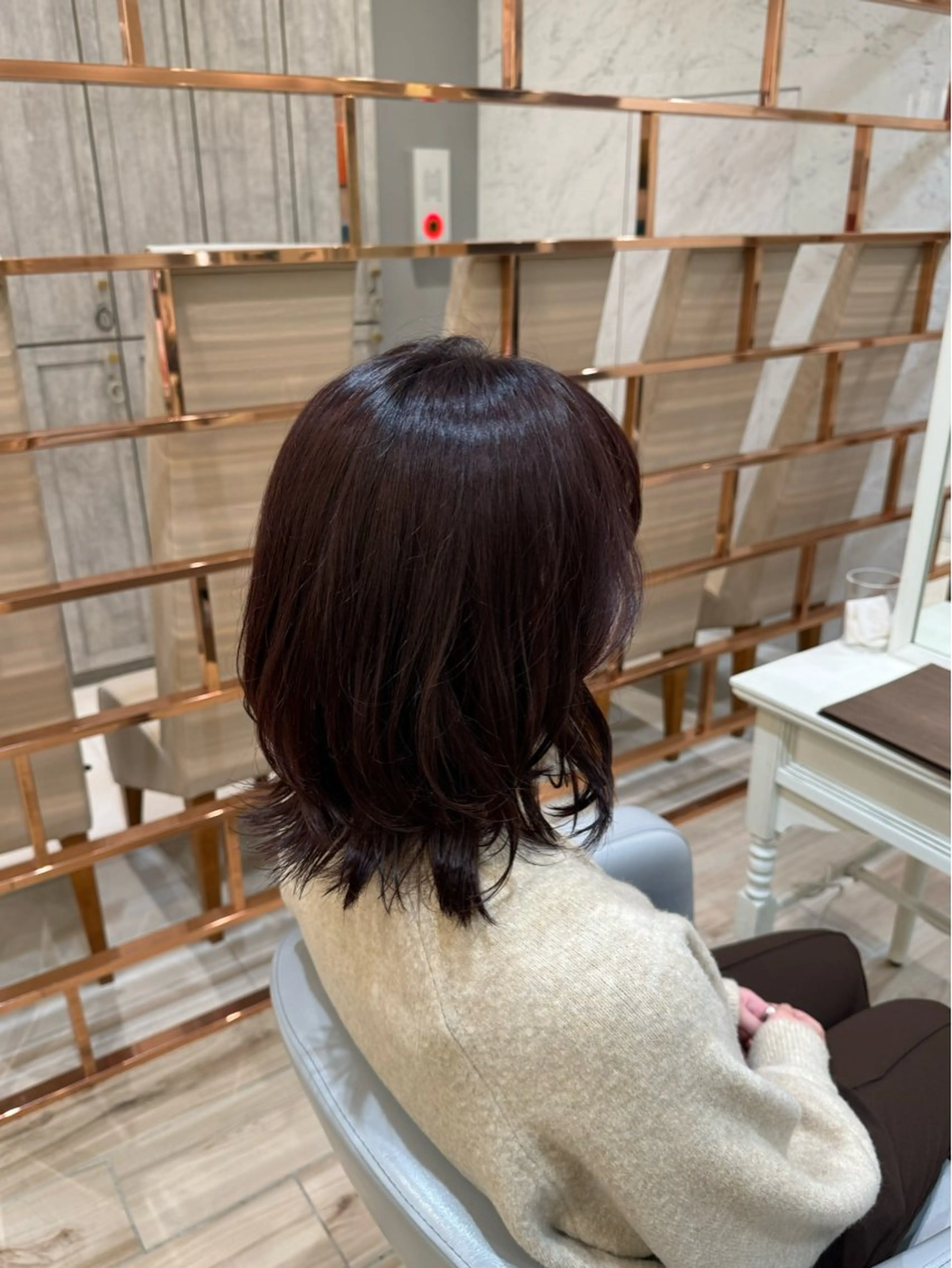 ミディアム カラー ミディアムレイヤー ブリーチ ブラウンカラー カシス 透明感カラー カット ヘアカラー トリートメント 成田 悠里【鶴見 BONECCA】のヘアスタイル