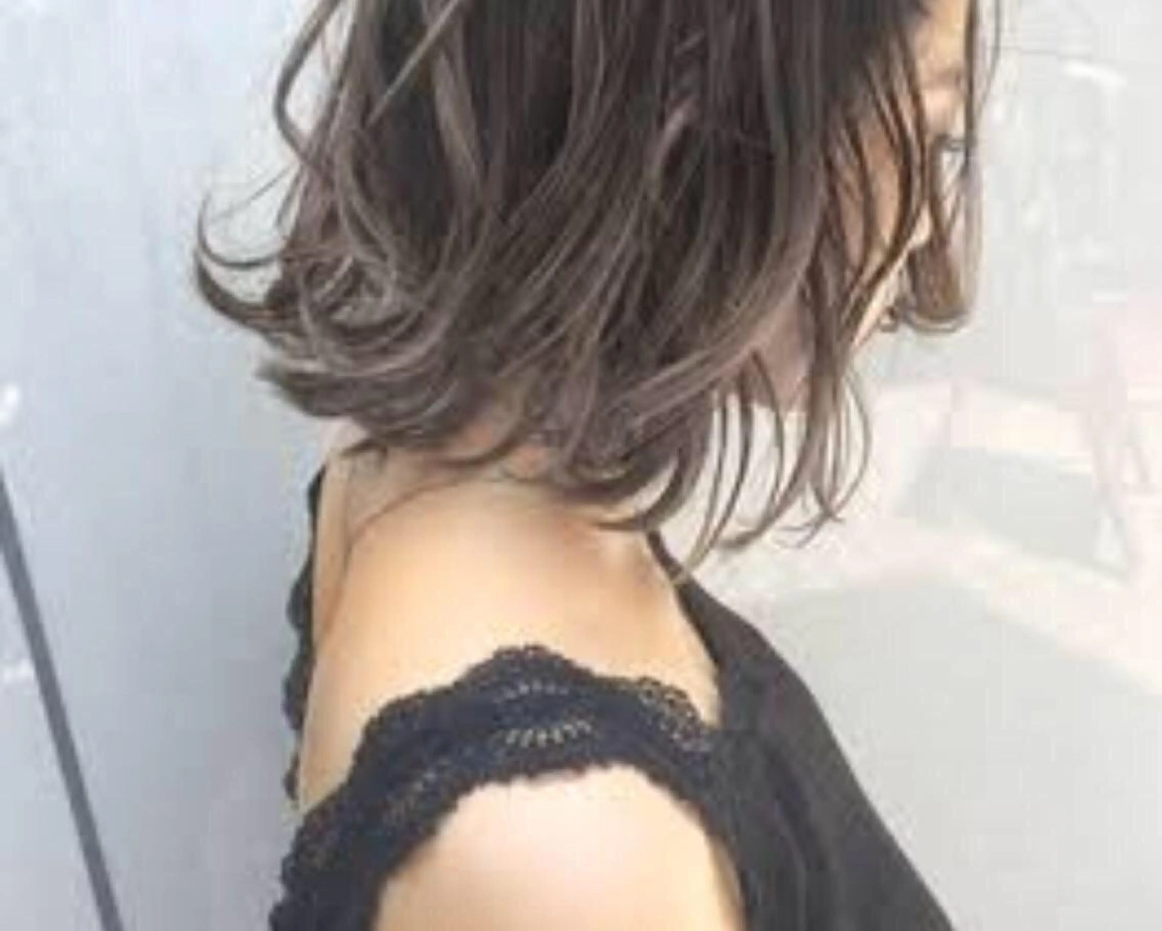 ミディアム カラー 透明感カラー イルミナカラー 切りっぱなしロブ T Maiのヘアスタイル