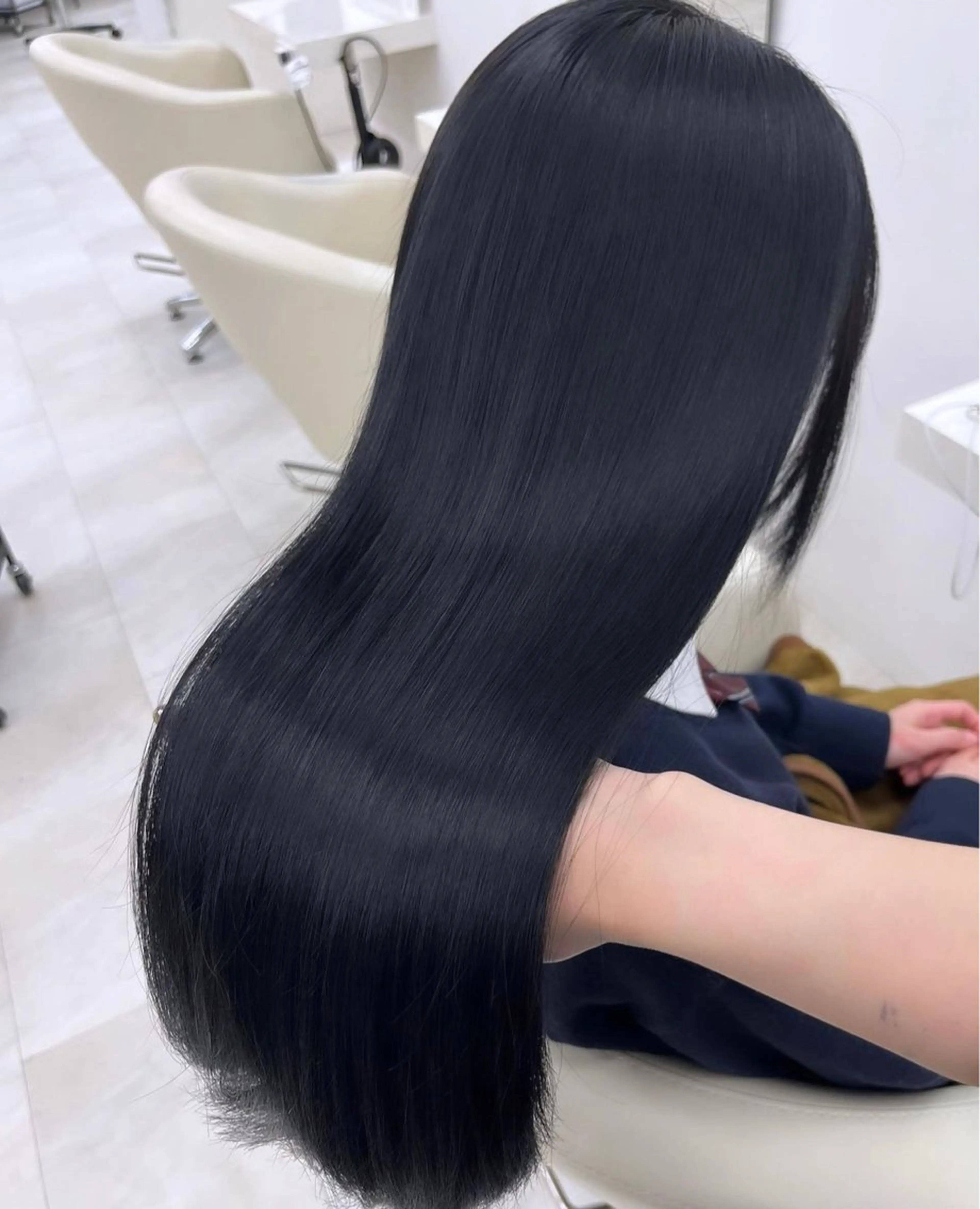 ロング カラー 黒髪 ブルーカラー ブルーブラック momo /ニュアンスレイヤーのヘアスタイル