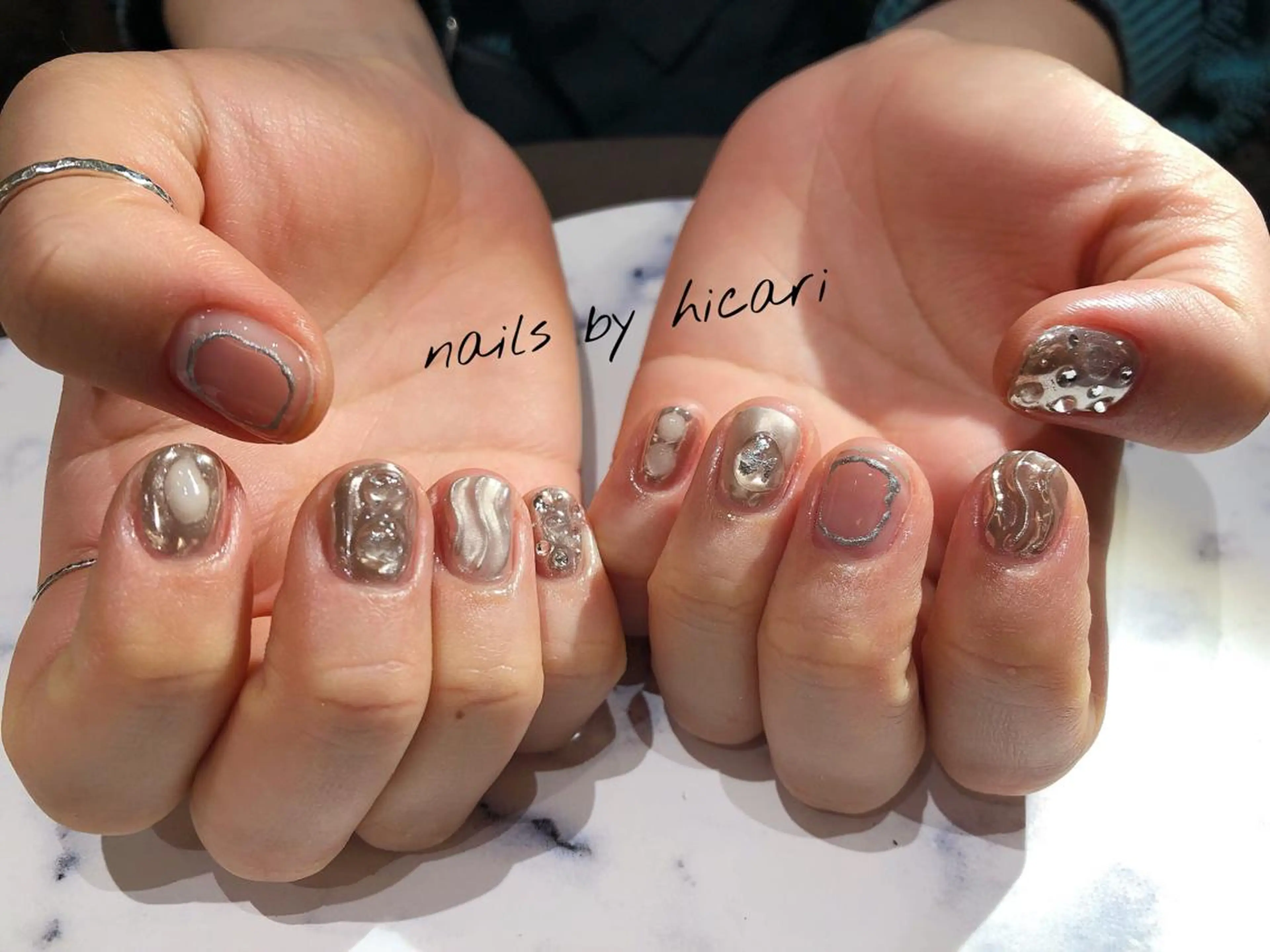 ショート カラー ネイル マツエク・マツパ illum hicariのネイルデザイン