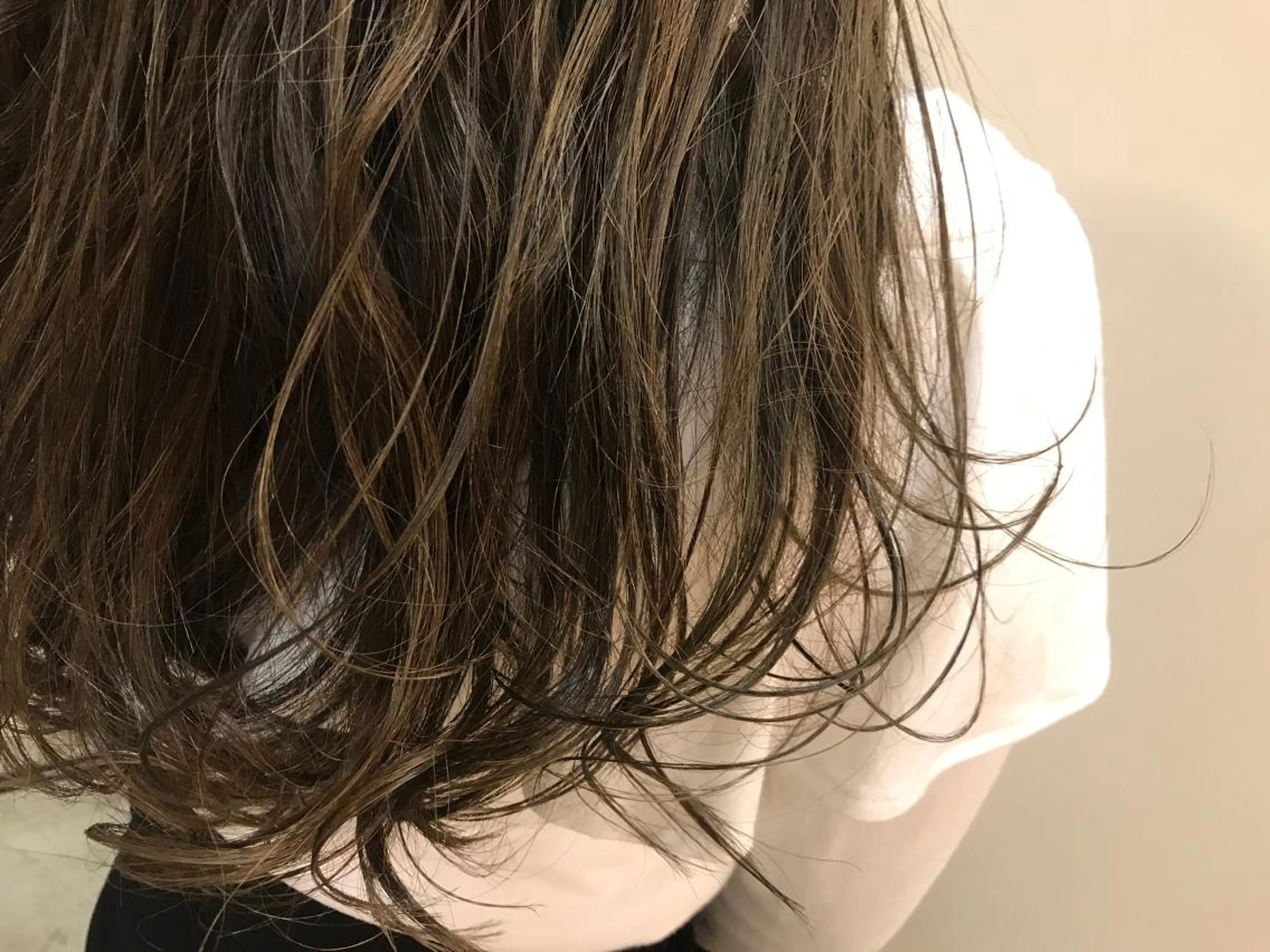 ロング アッシュ sea's所属・ヒラカホ/矢場町/ ブリーチ/似合わせのヘアスタイル