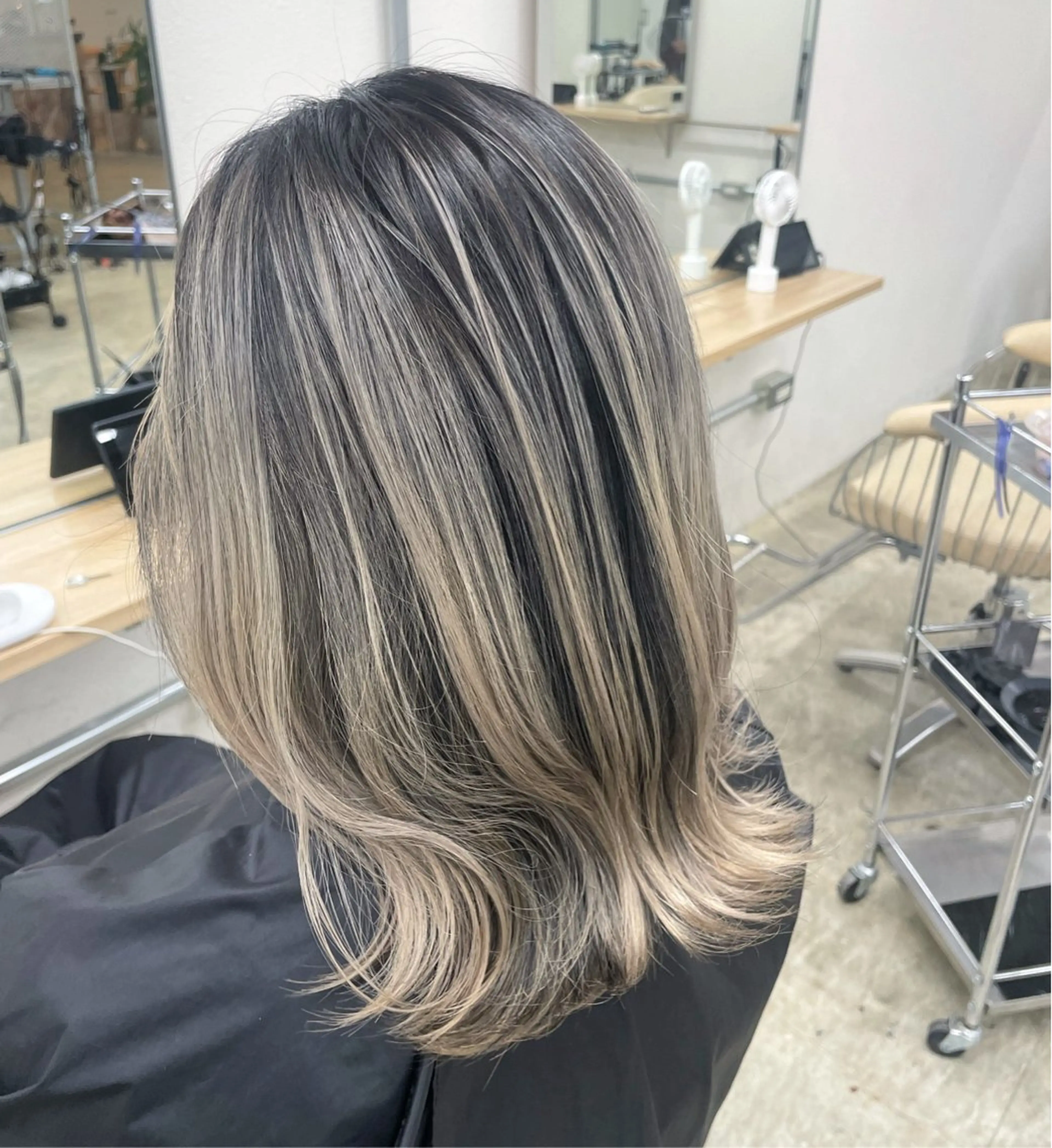 セミロング カラー fand千葉 Sayaka❄️のヘアスタイル