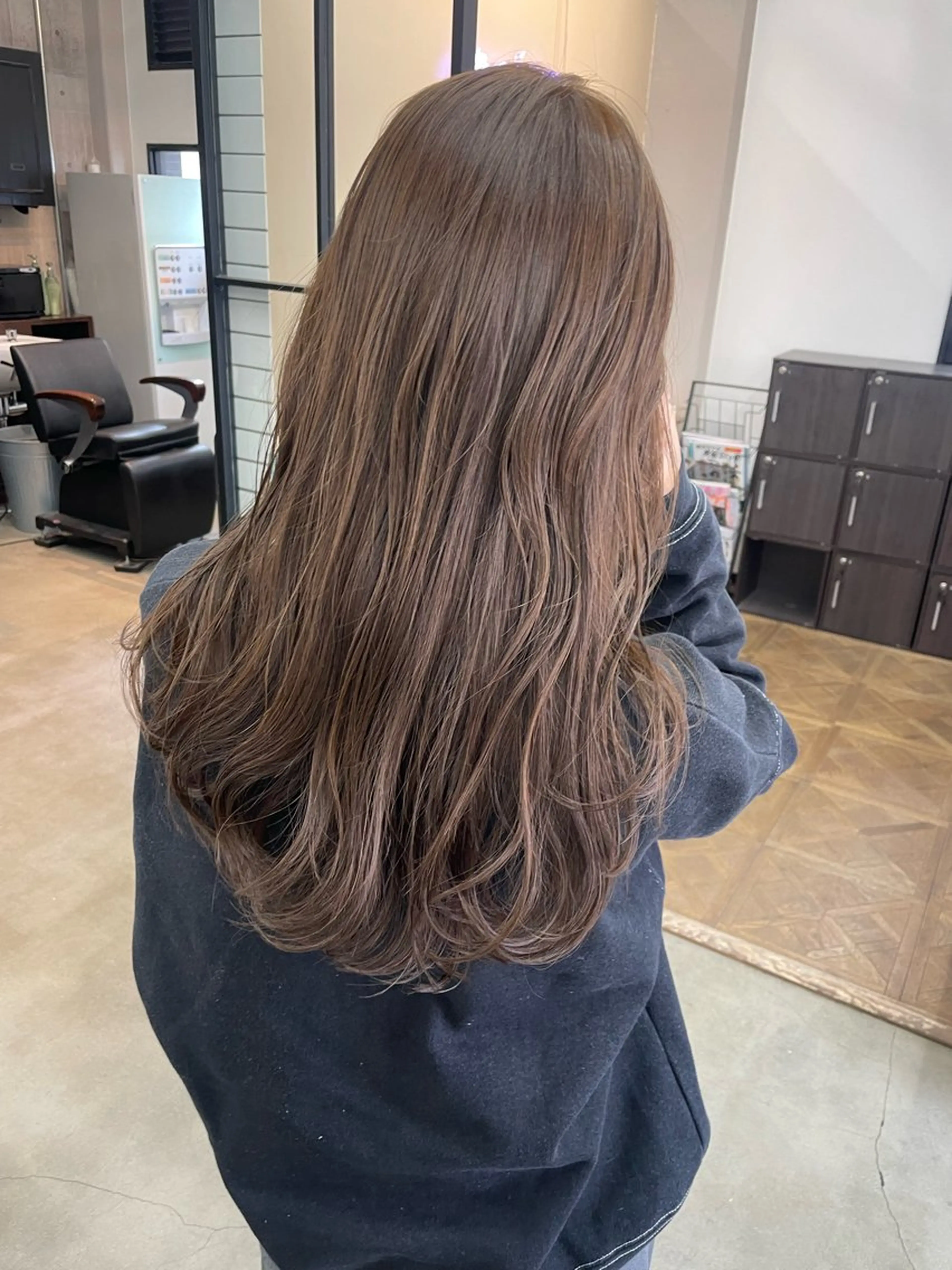 ロング カラー ベージュカラー ブリーチ ブラウンカラー ブラウンベージュ ブリーチなしカラー SALOWIN  吉祥寺店所属・くすみベージュカラー 🪻HARUKAのヘアスタイル