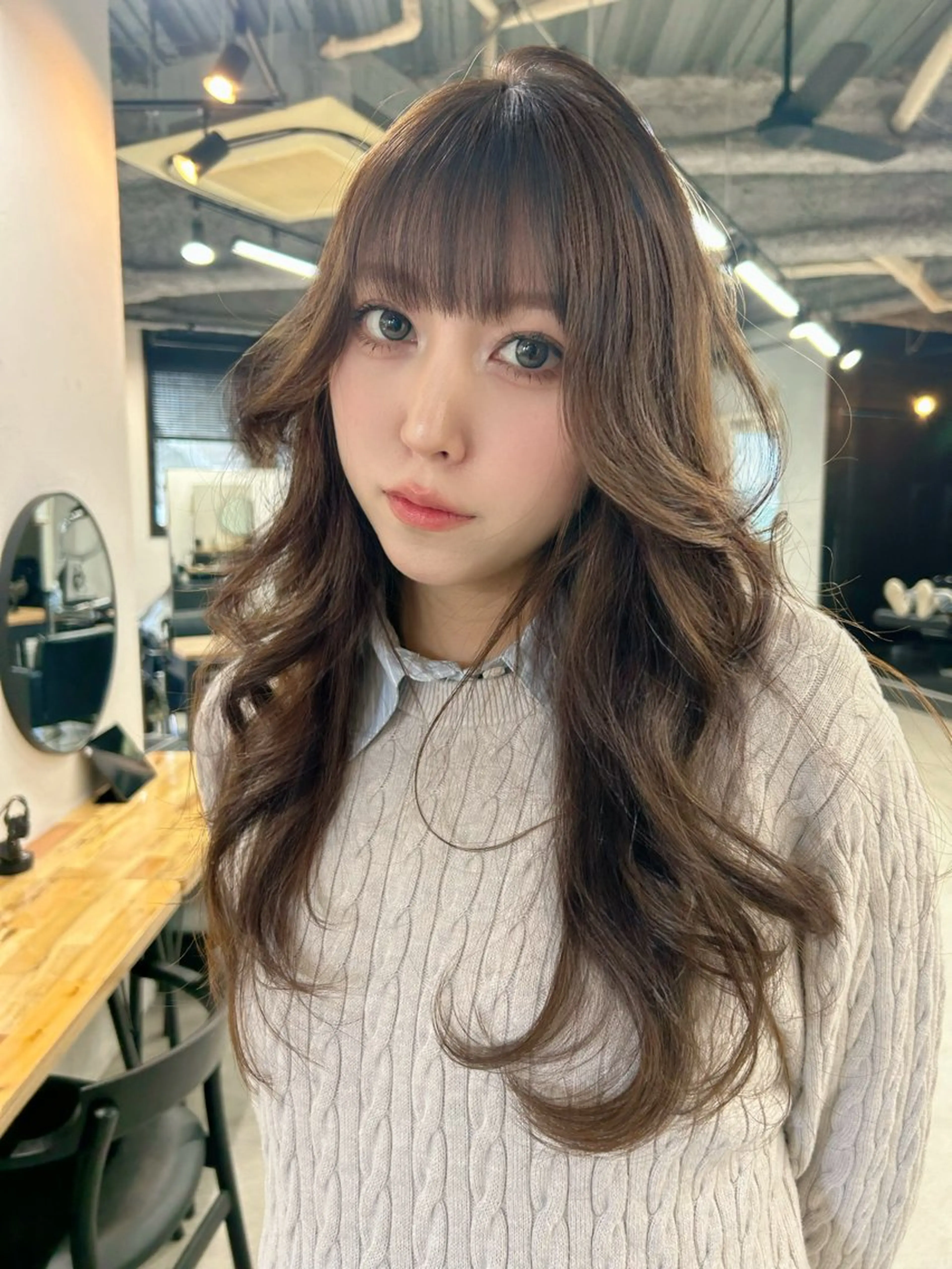 ロング カラー ベージュカラー オリーブベージュ くびれヘア レイヤーカット トリートメント RYOSUKE ハイトーンのヘアスタイル