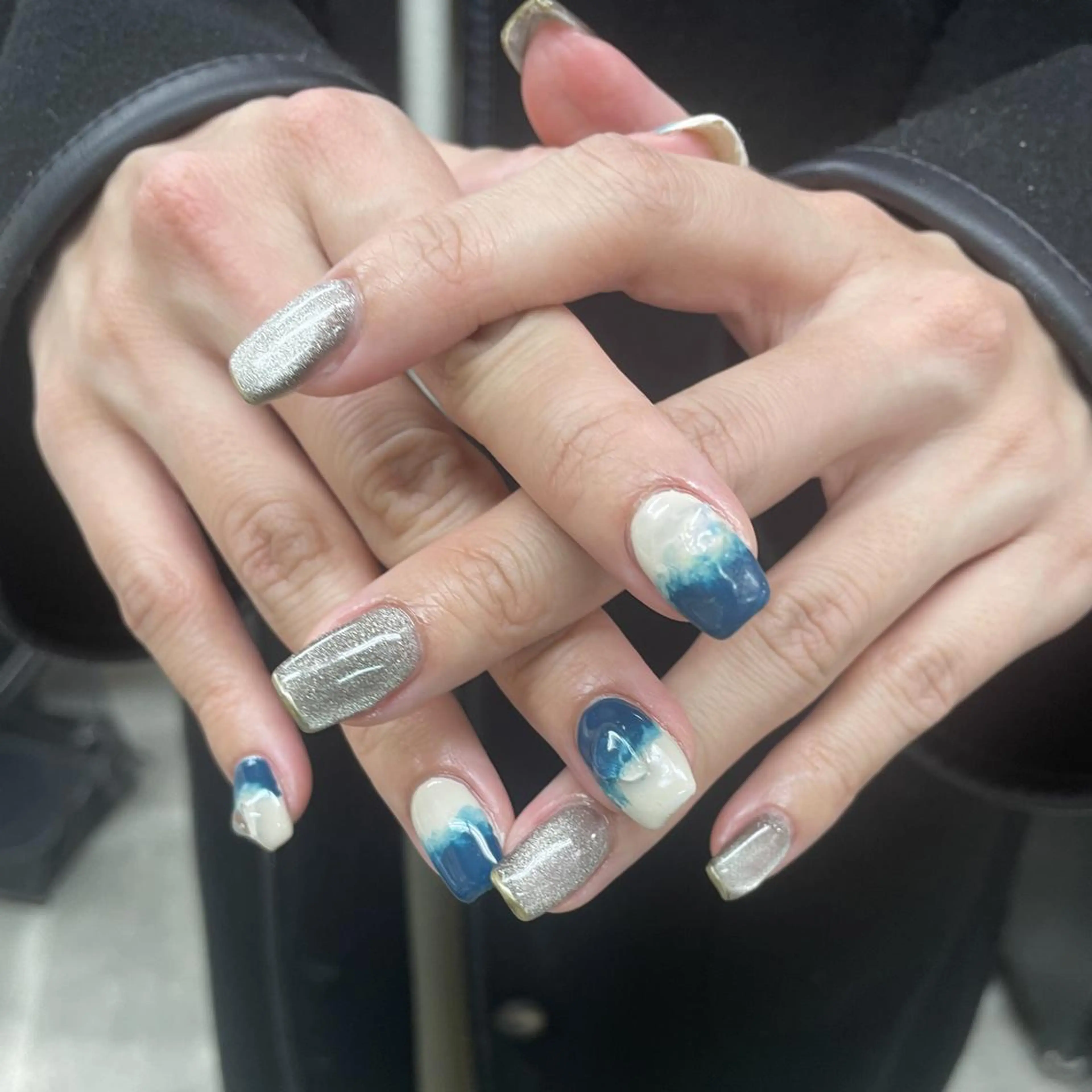 ネイル アートネイル べっ甲ネイル ジェルネイル グリーン キラキラネイル nailstudio eviz新宿店のネイルデザイン