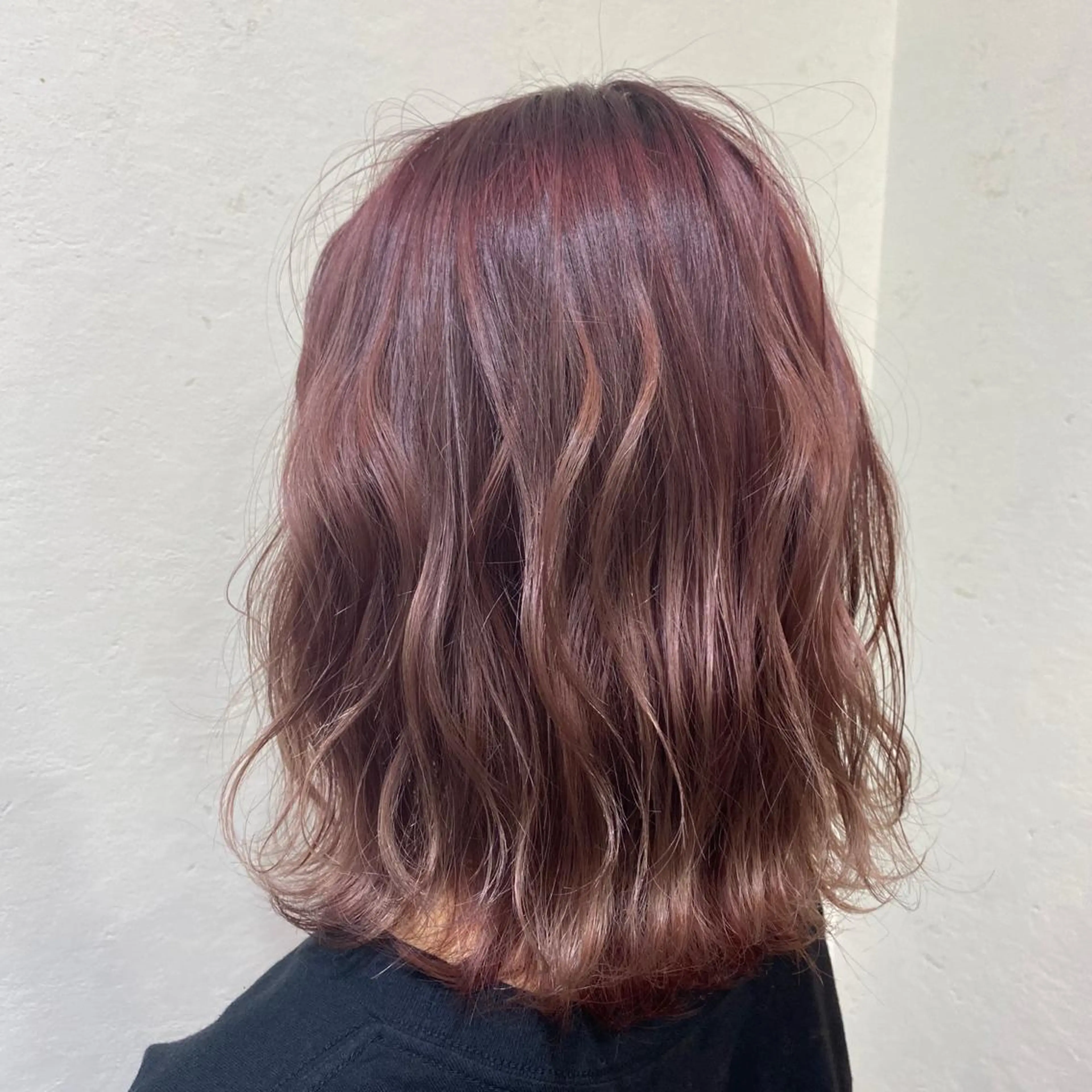 ミディアム カラー mina .のヘアスタイル