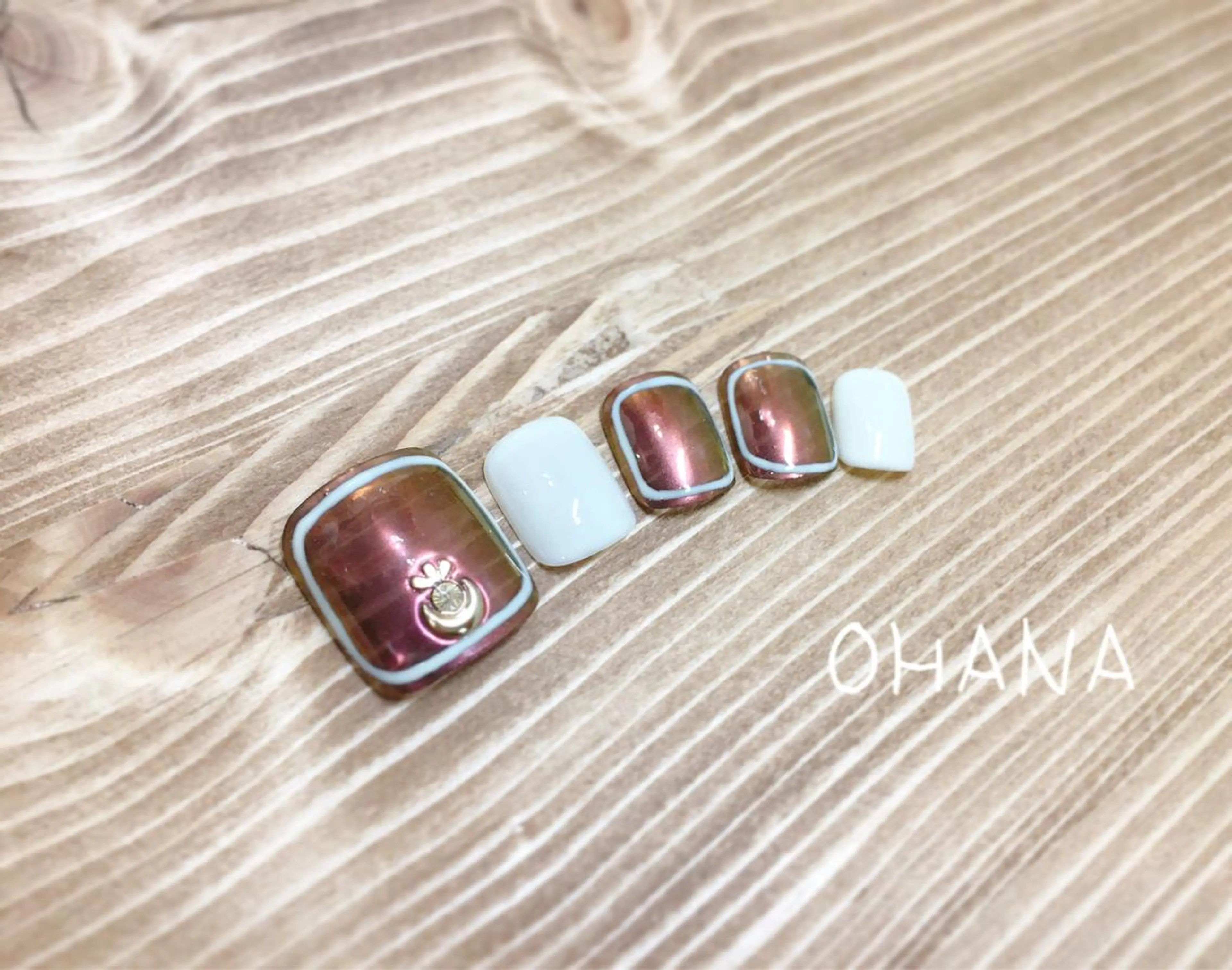 ネイル フットネイル ラメ(グリッター) ラメグラデーション ミラーネイル ニュアンスネイル nailroom  OHANA所属・nailroom OHANA🌴のネイルデザイン