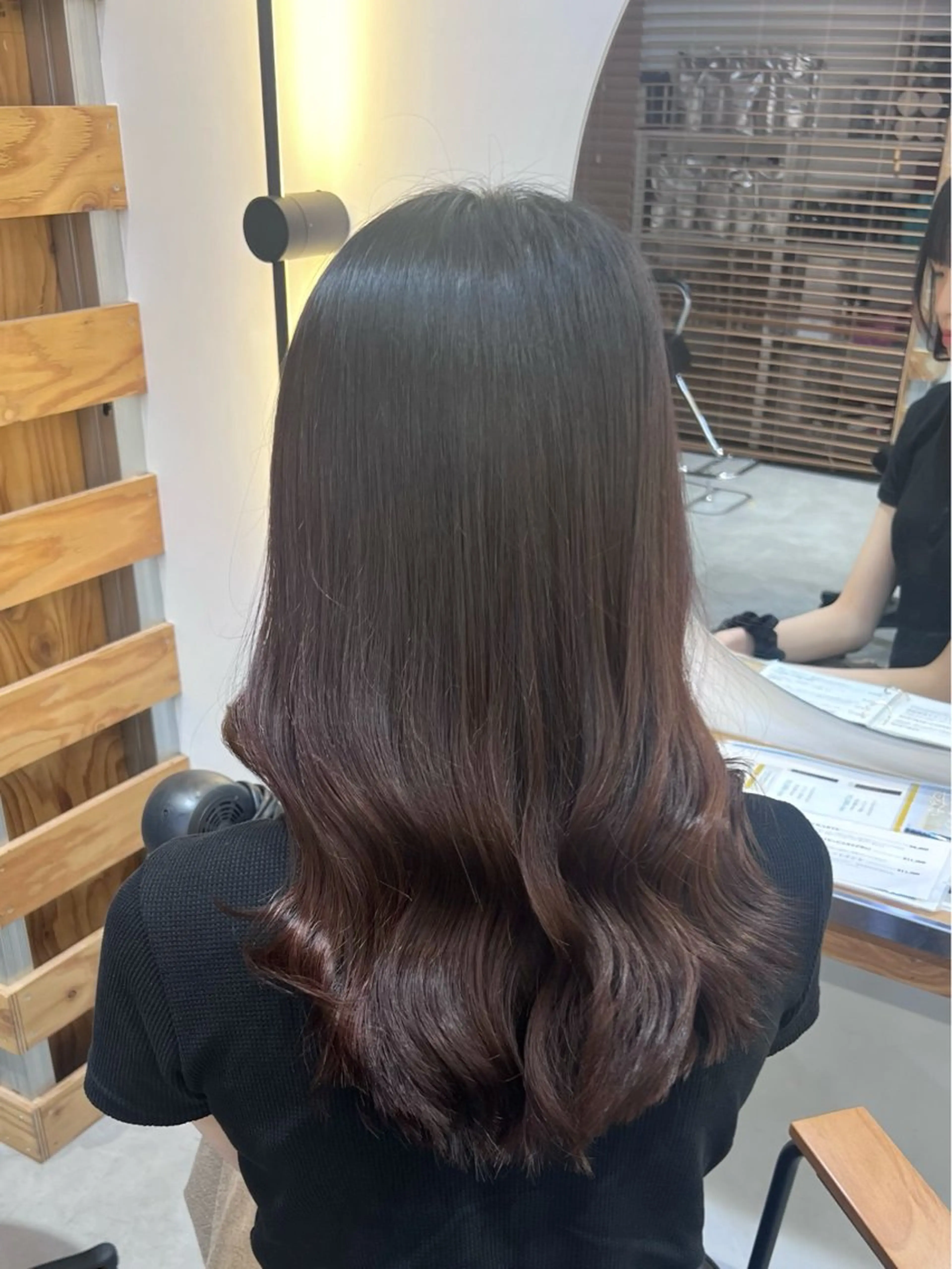 ロング カラー パーマ ベージュカラー 黒髪 ブルーカラー ブルーブラック ブラウンカラー カット ヘアカラー トリートメント ブリーチなし/ ベージュ/akiraのヘアスタイル