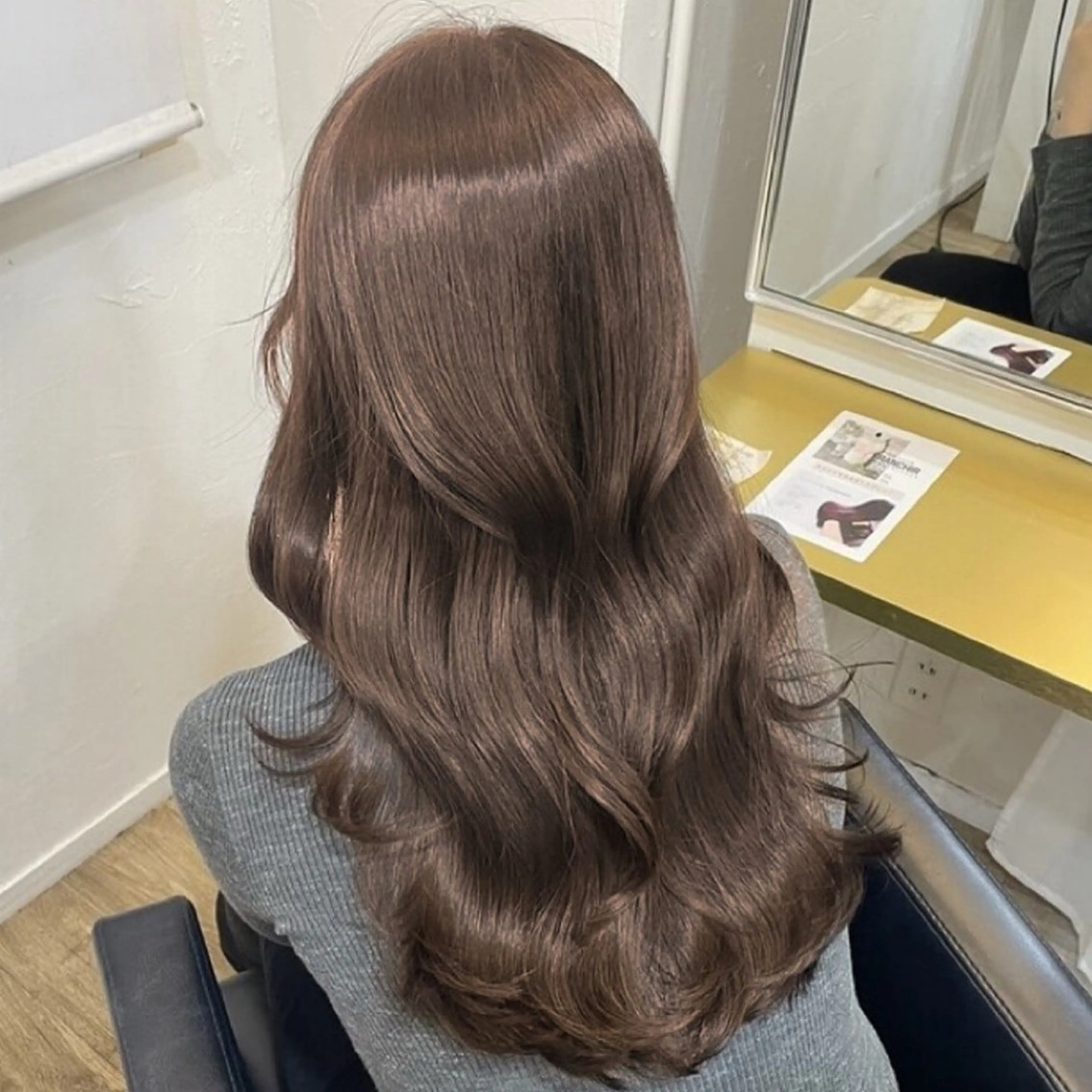 ロング ヘアカラー トリートメント ベージュ／Wカラー/ 神戸元町/RYO.のヘアスタイル