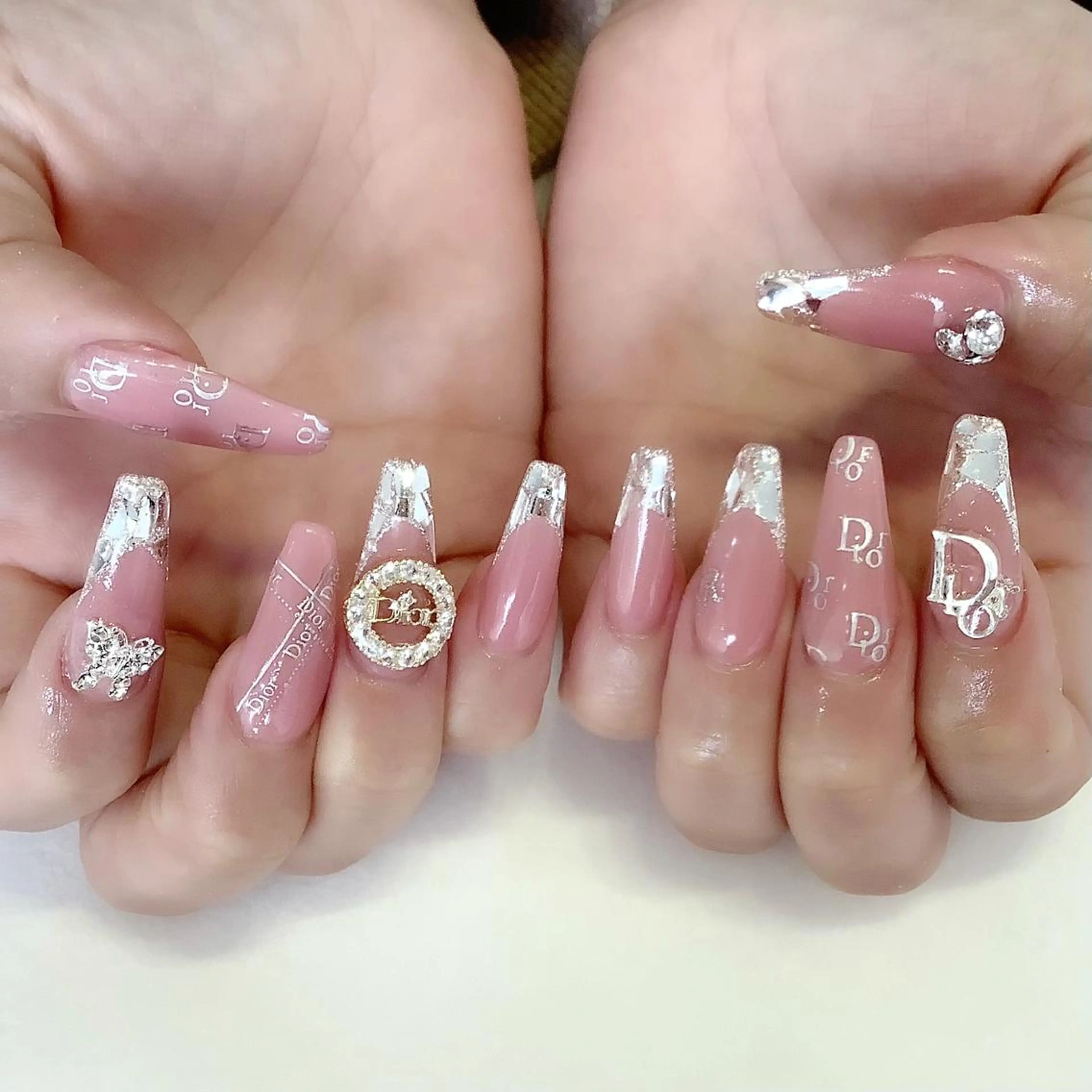 ネイル ハンドネイル 💎🐰 saki. m 🐰💎のネイルデザイン