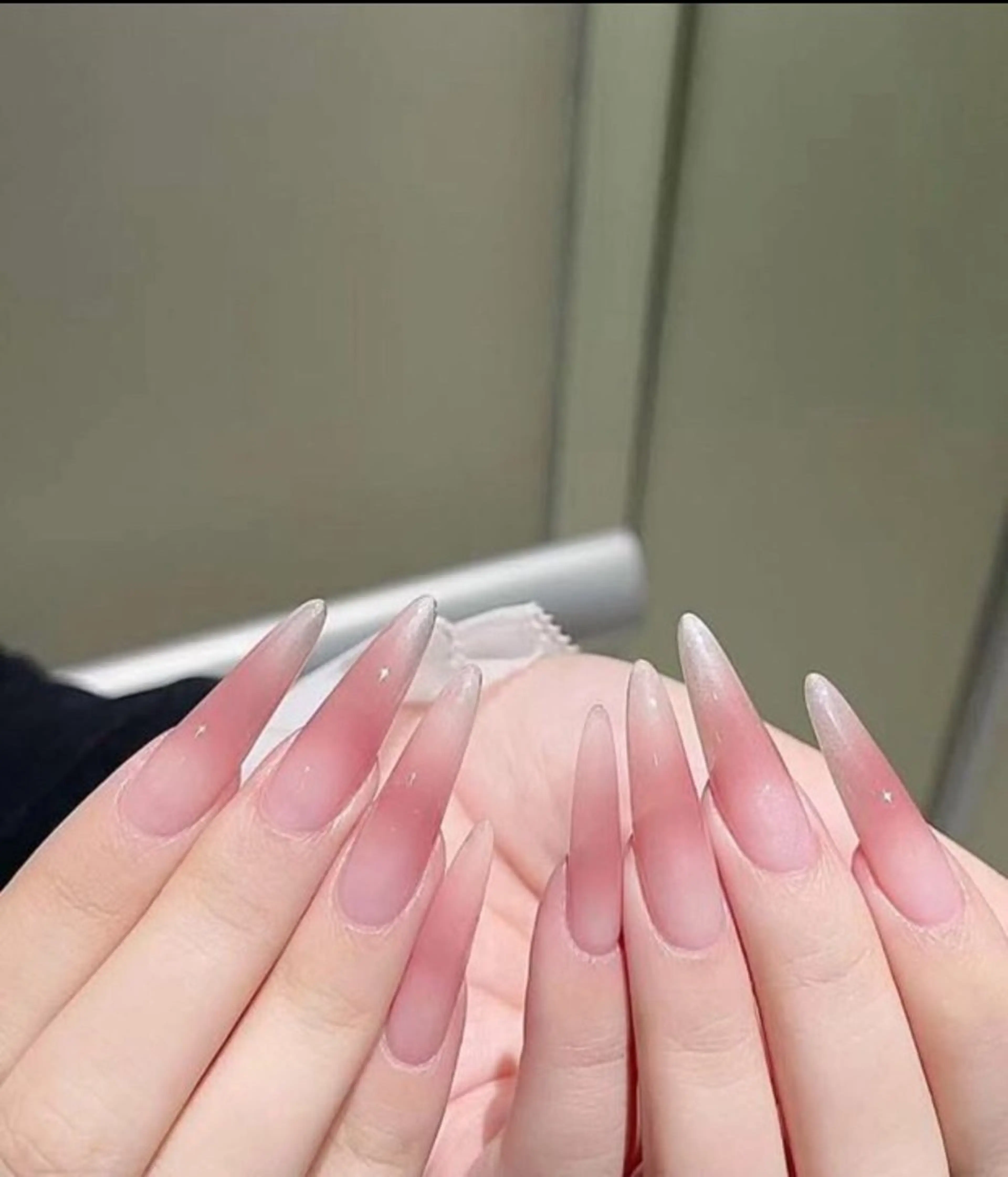 ネイル アートネイル ジェルネイル グラデーション マグネットネイル ニュアンスネイル ハンドネイル Ryu Nail Studio所属・Ryu Nail 新大久保のネイルデザイン
