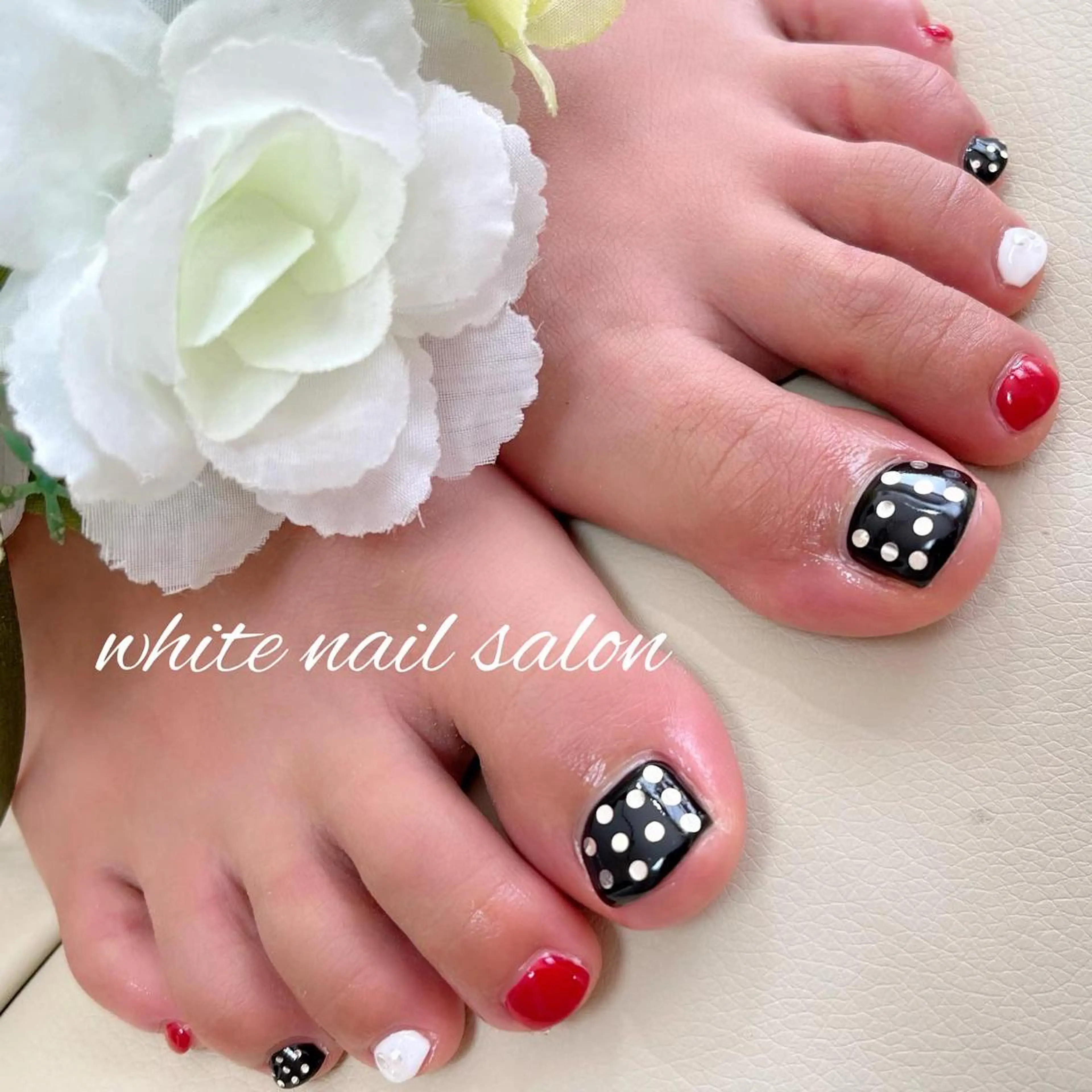 ネイル フットネイル ジェルネイル ハードジェル ラメ(グリッター) 持ち込み フットネイル white nail salonのネイルデザイン