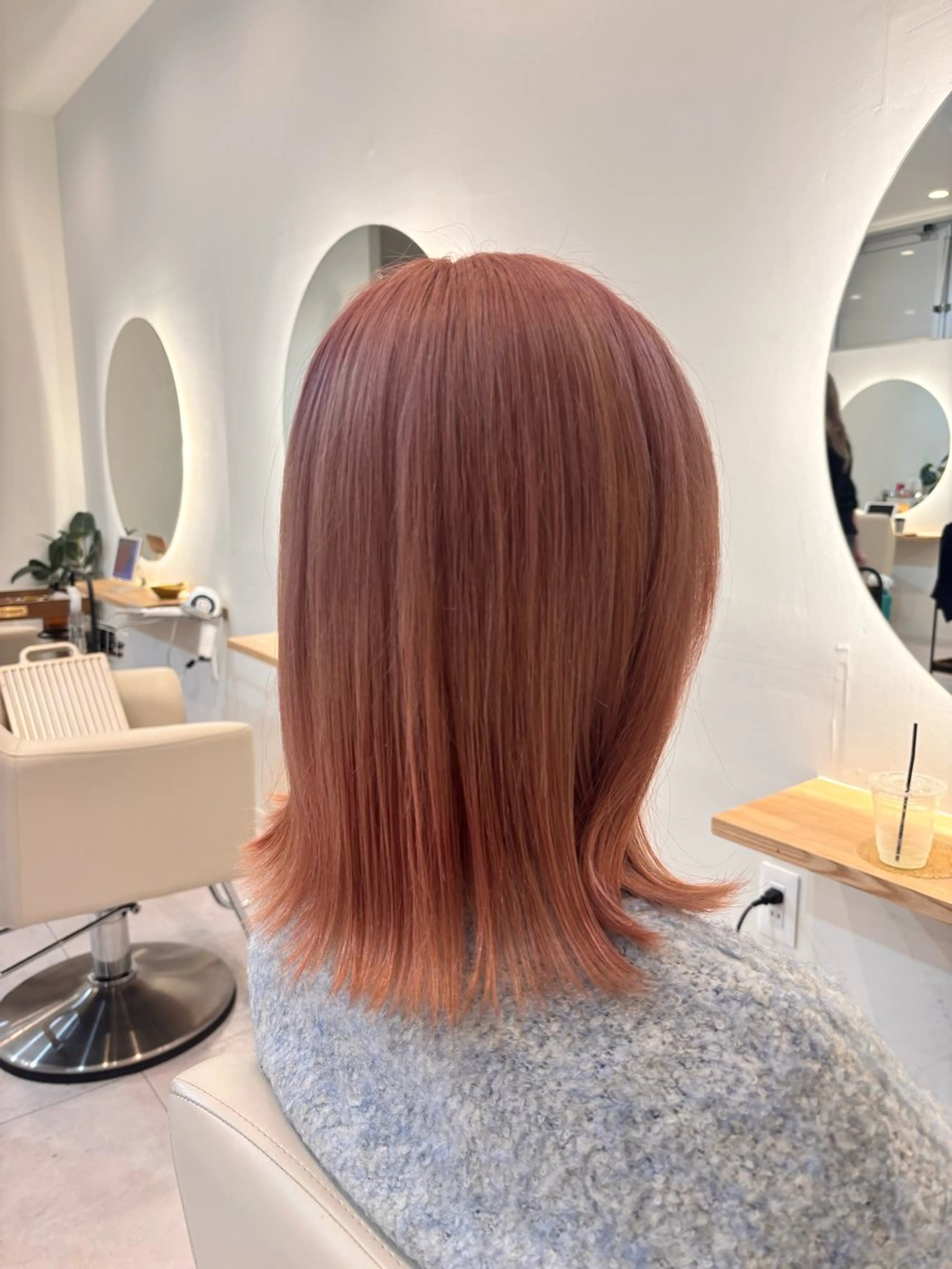 ブリーチ➕オンカラー　🌈（ご予約お取りできても日時変更をお願いする場合がございます）の写真