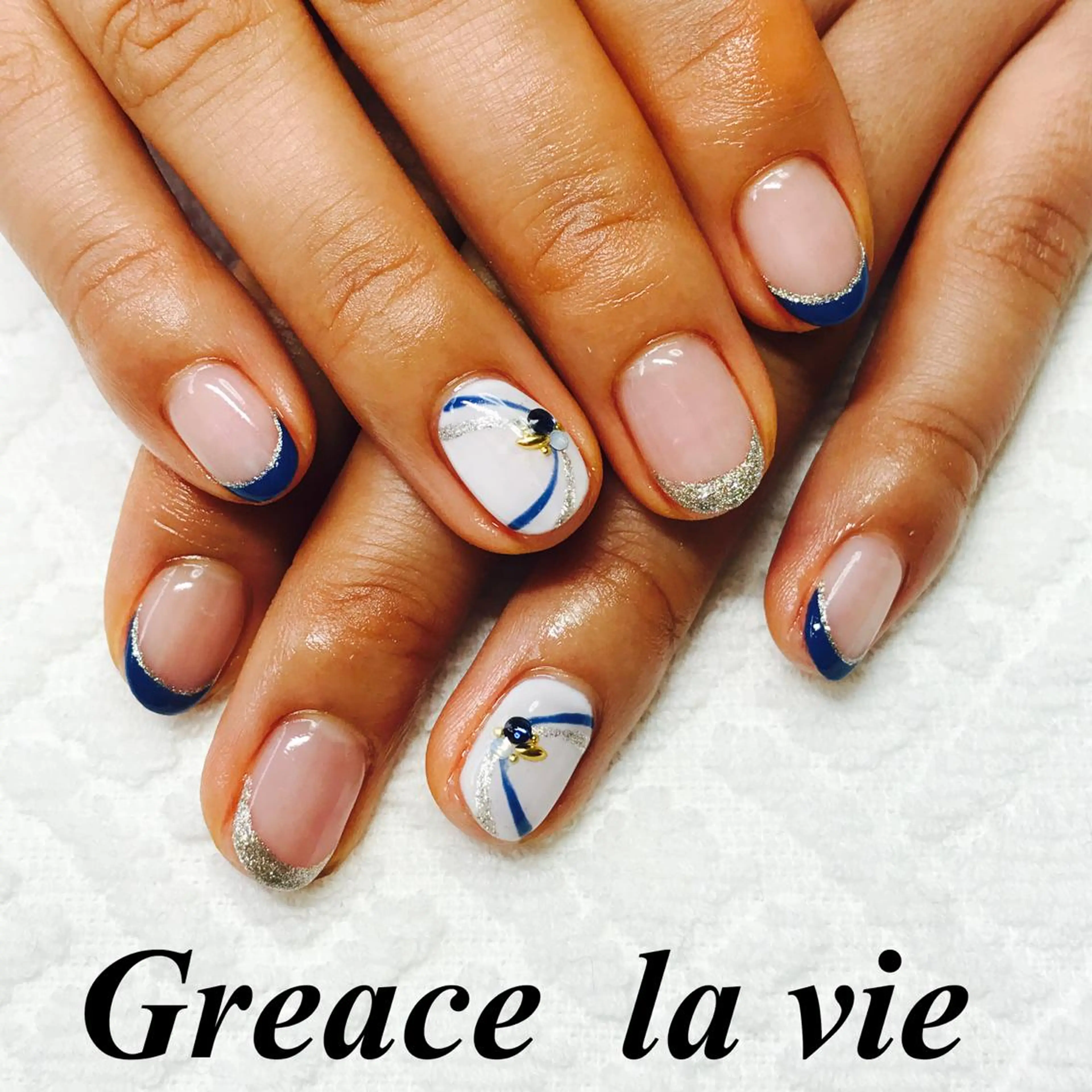 ショート カラー パーマ ヘアアレンジ キッズ ネイル マツエク・マツパ カジュアル フレンチネイル Greace la vie所属・Greace  la vieのネイルデザイン