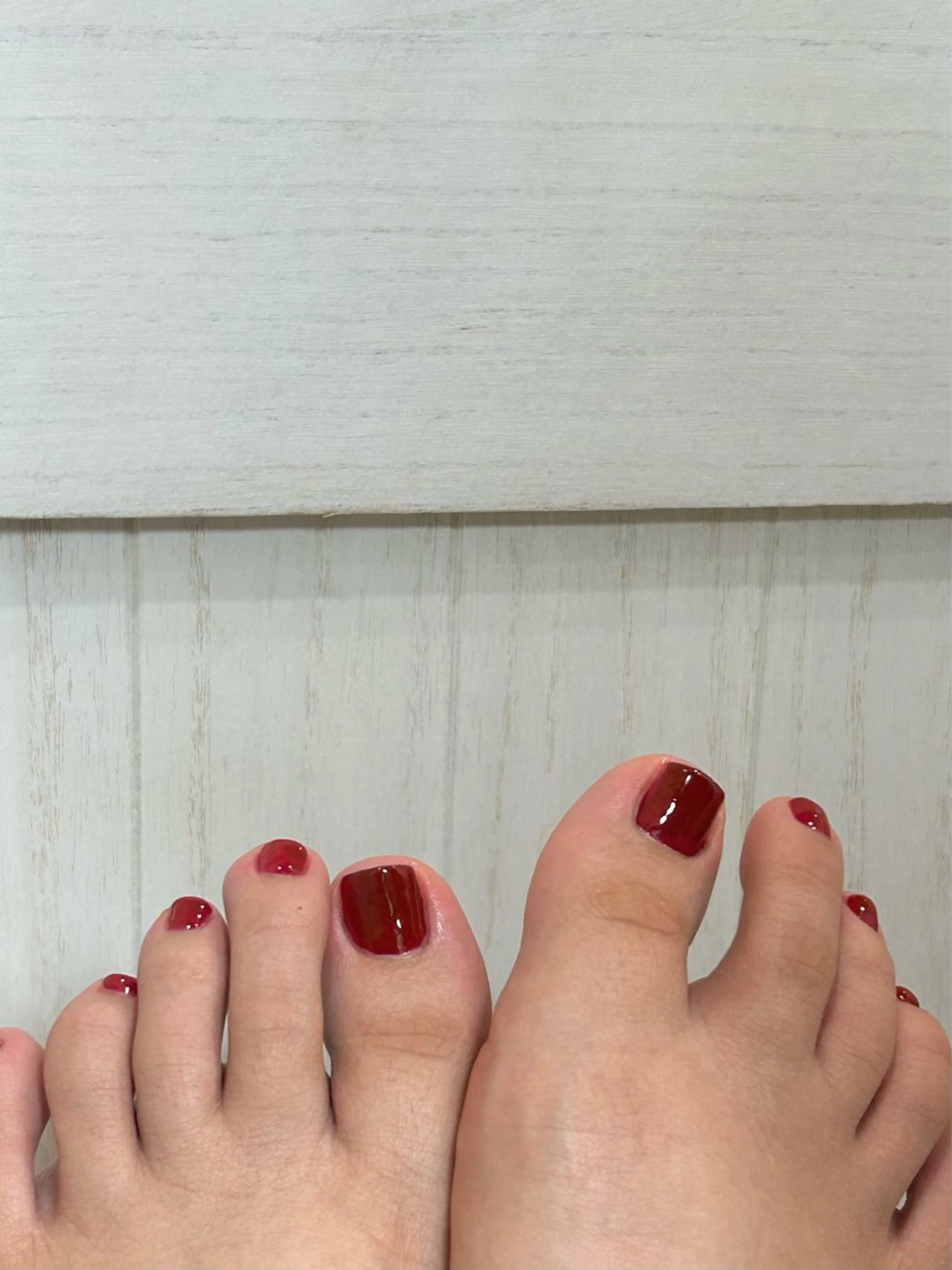 ネイル フットネイル ワンカラーネイル 赤色 フットネイル MIHO nail_noahのネイルデザイン