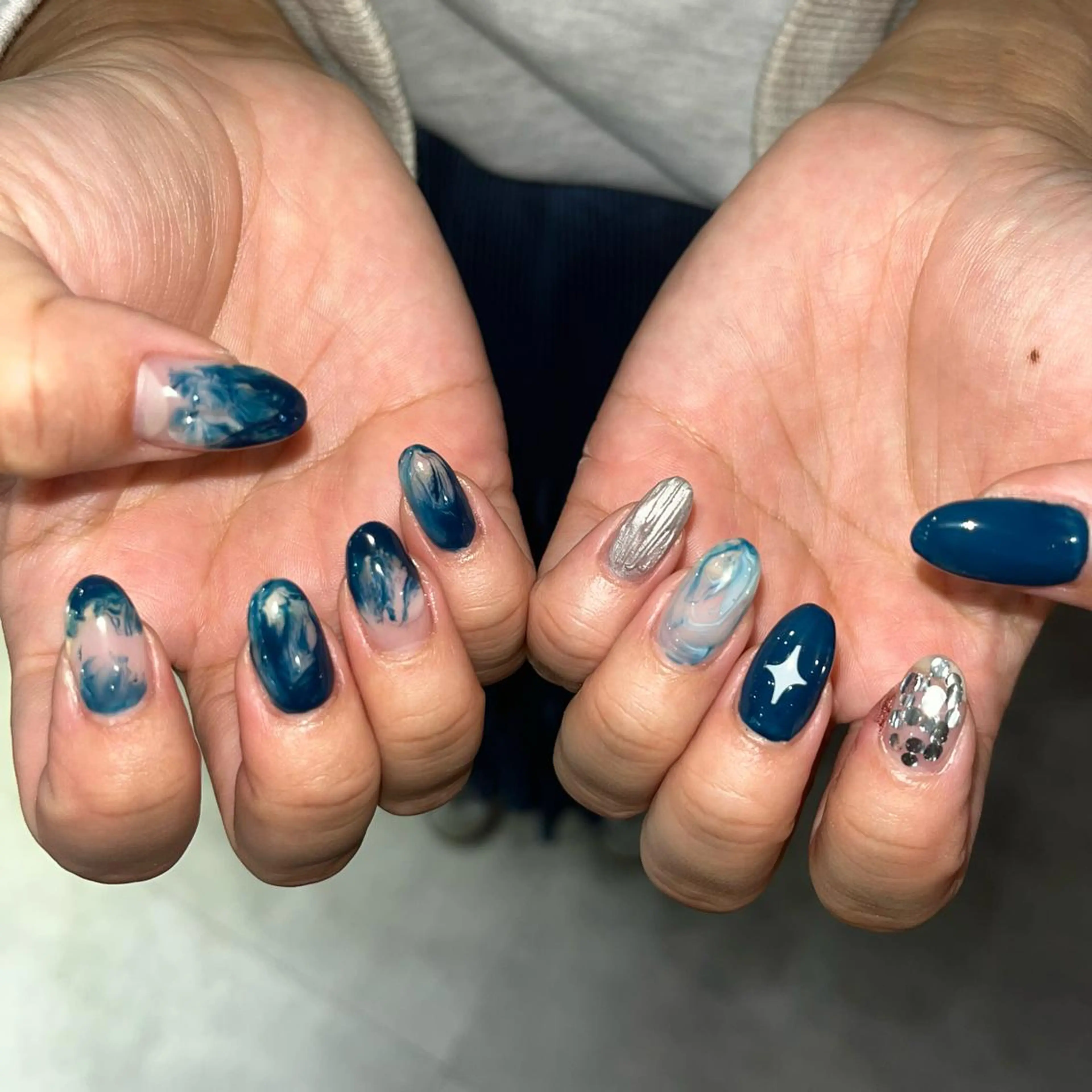 ネイル 🪐富島彩夏 /海外nail🪐のネイルデザイン