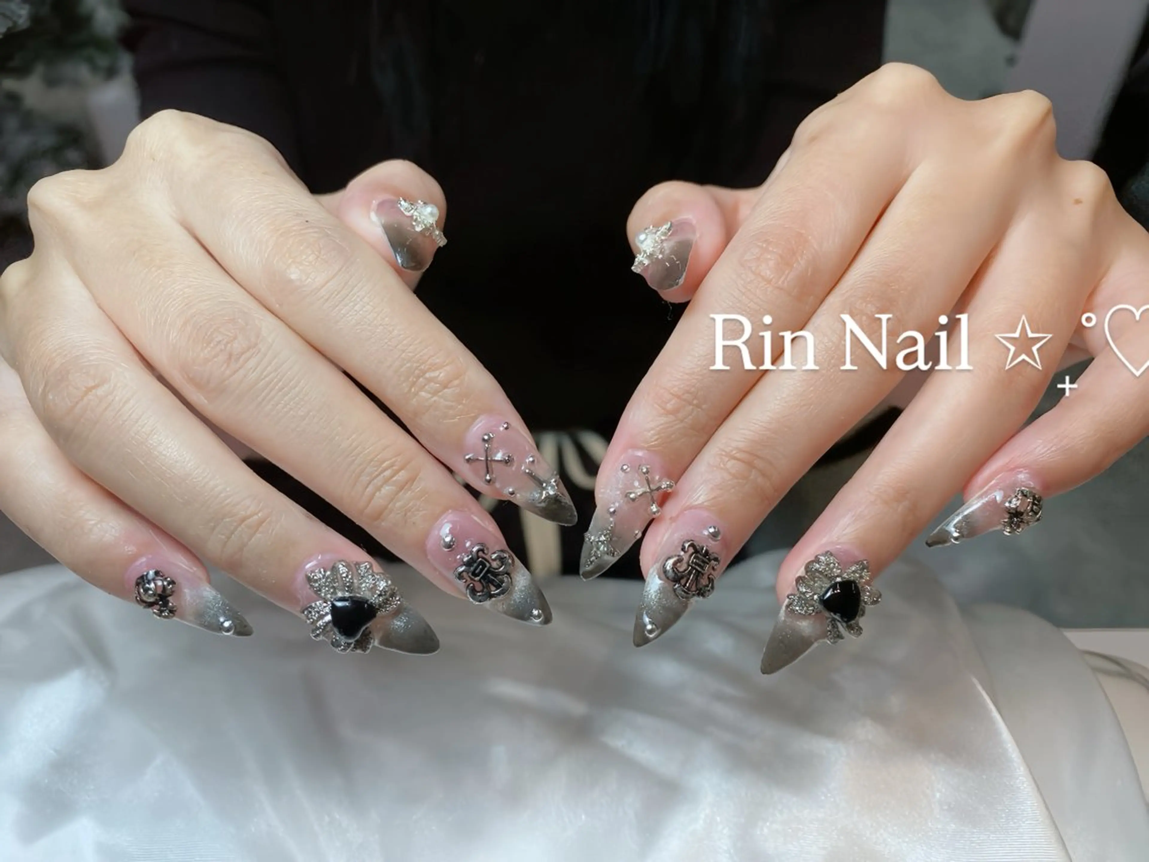 ネイル チークネイル フラッシュネイル フラワーネイル フットネイル ジェルネイル ハンドネイル Rin Nail Shinokuboのネイルデザイン