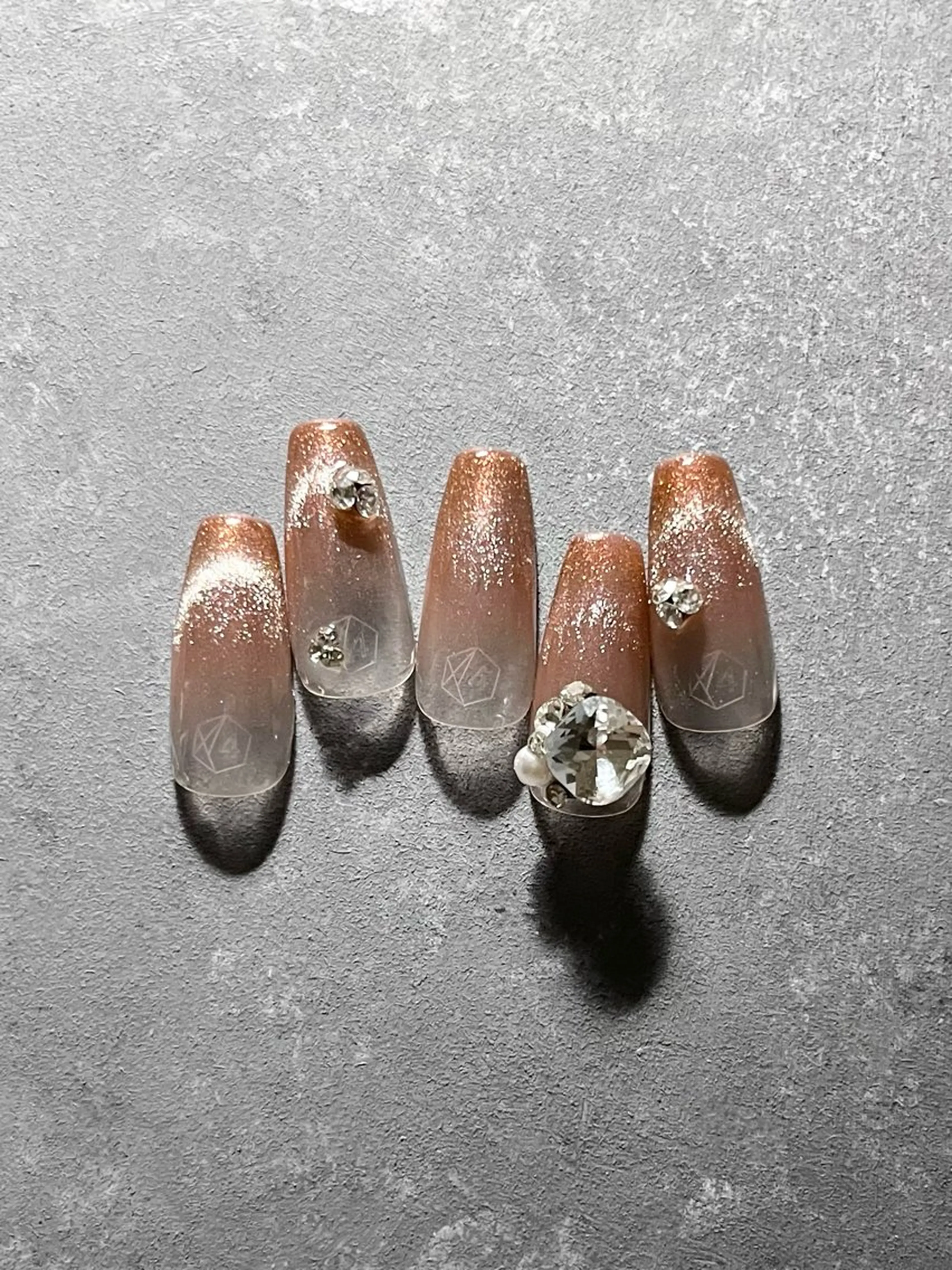 ネイル キラキラネイル マグネットネイル スカルプネイル ワンホンネイル nine.🦋 YUKOのネイルデザイン