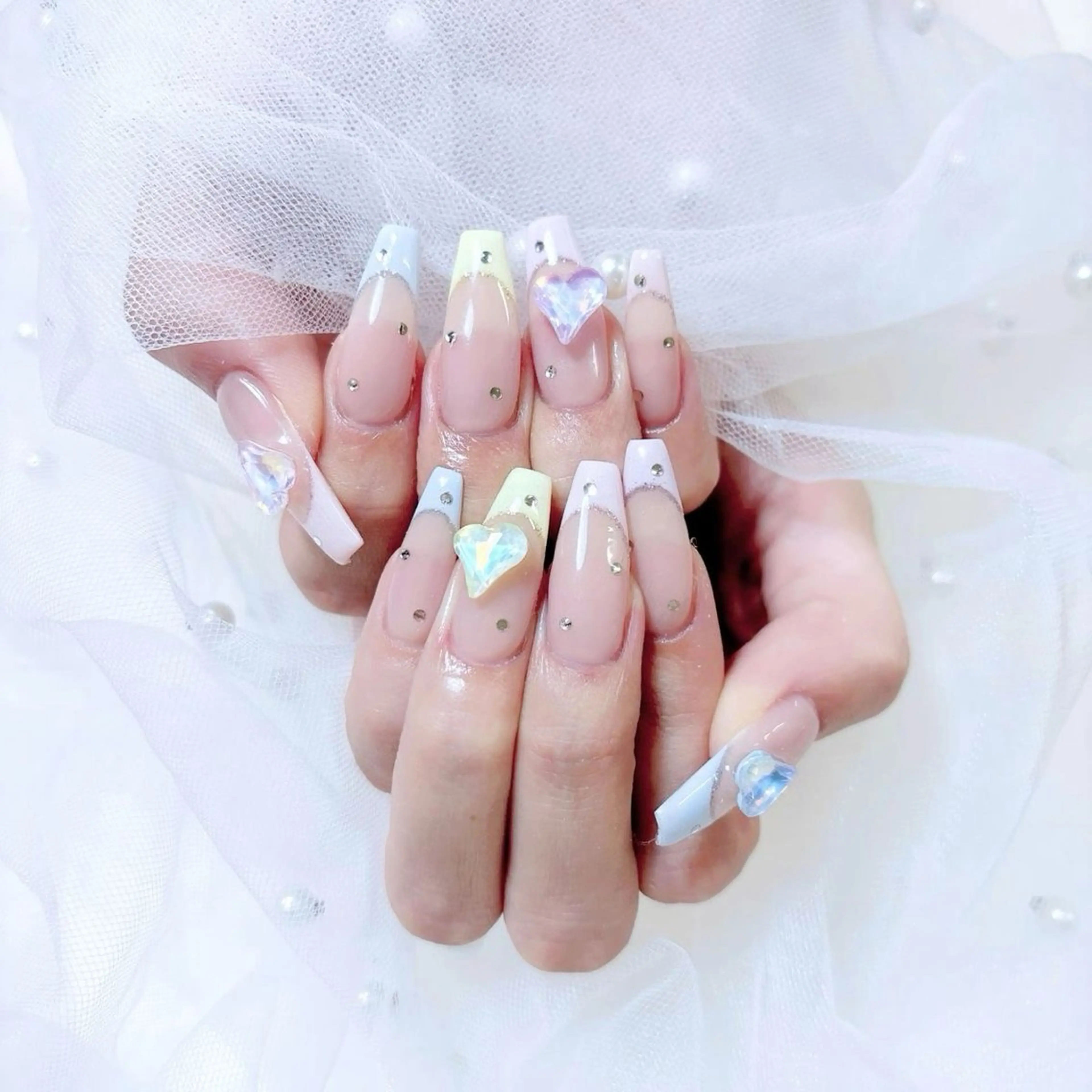 ネイル マグネットネイル ピンク ネイルチップ 冬ネイル クリスマス ハンドネイル Lee Nailsのネイルデザイン