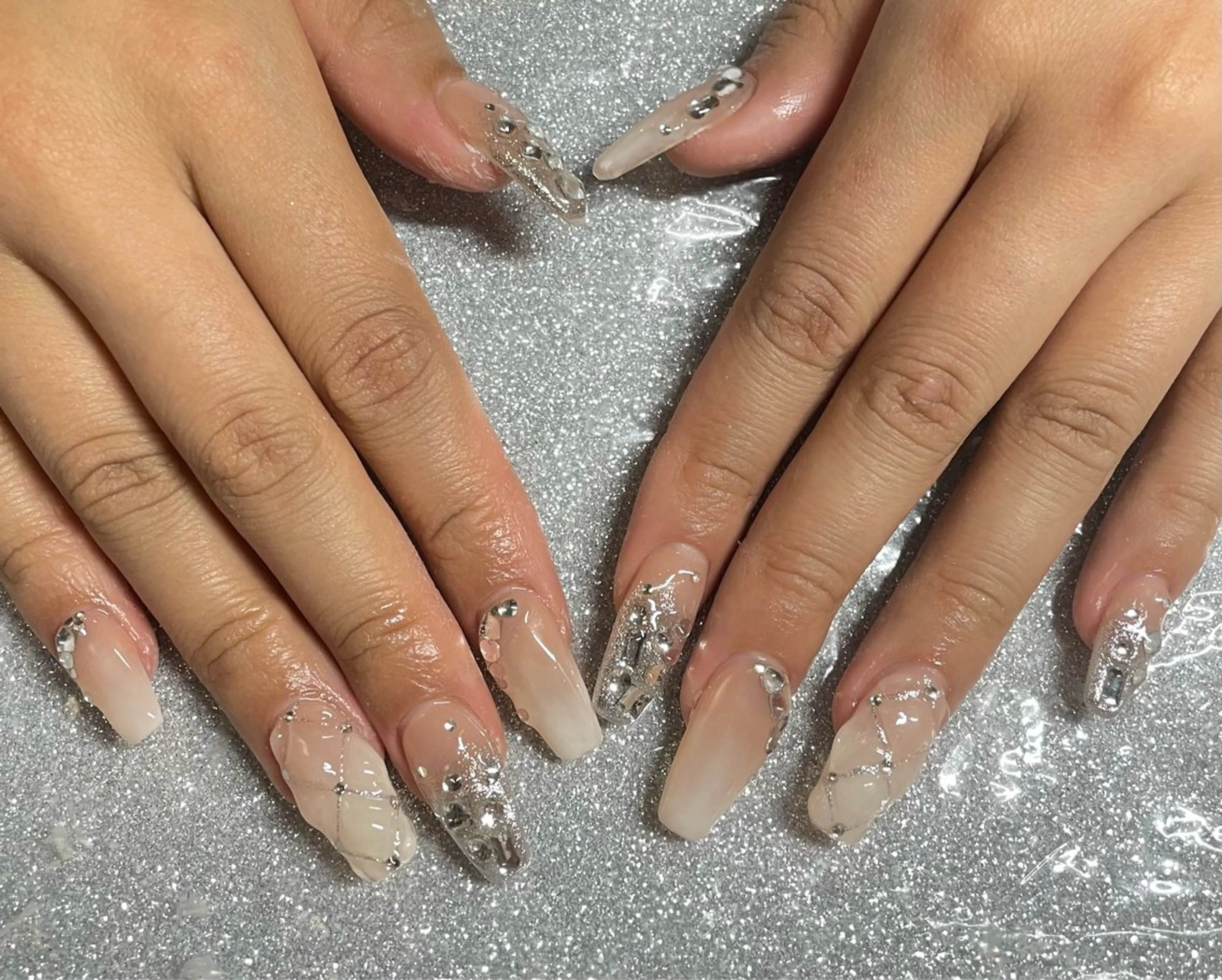 ネイル ハンドネイル VIERU 🌈🎀💖のネイルデザイン