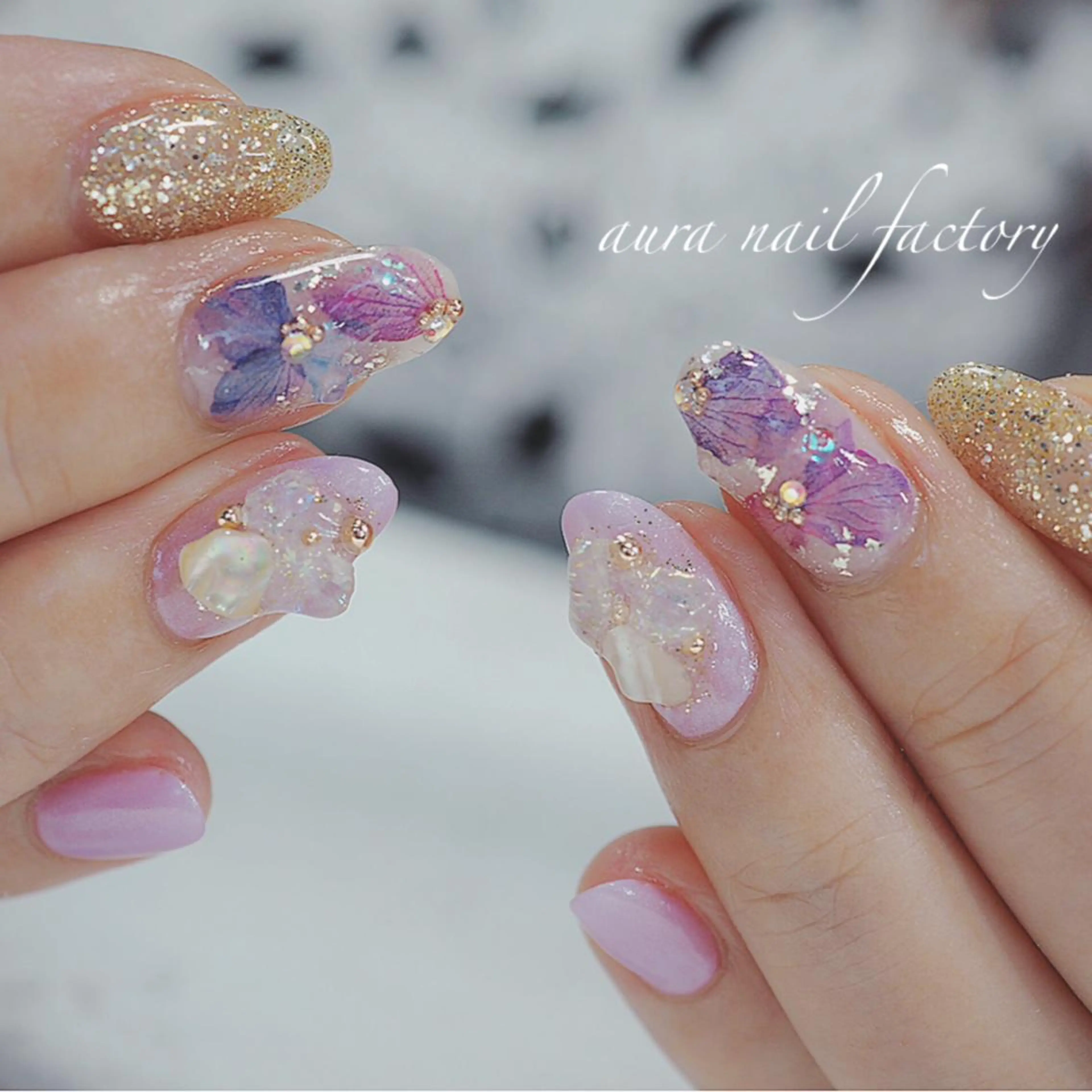 ミディアム カラー ネイル ジェルネイル ニュアンスネイル 赤色 赤羽　アウラ ネイルファクトリーのネイルデザイン