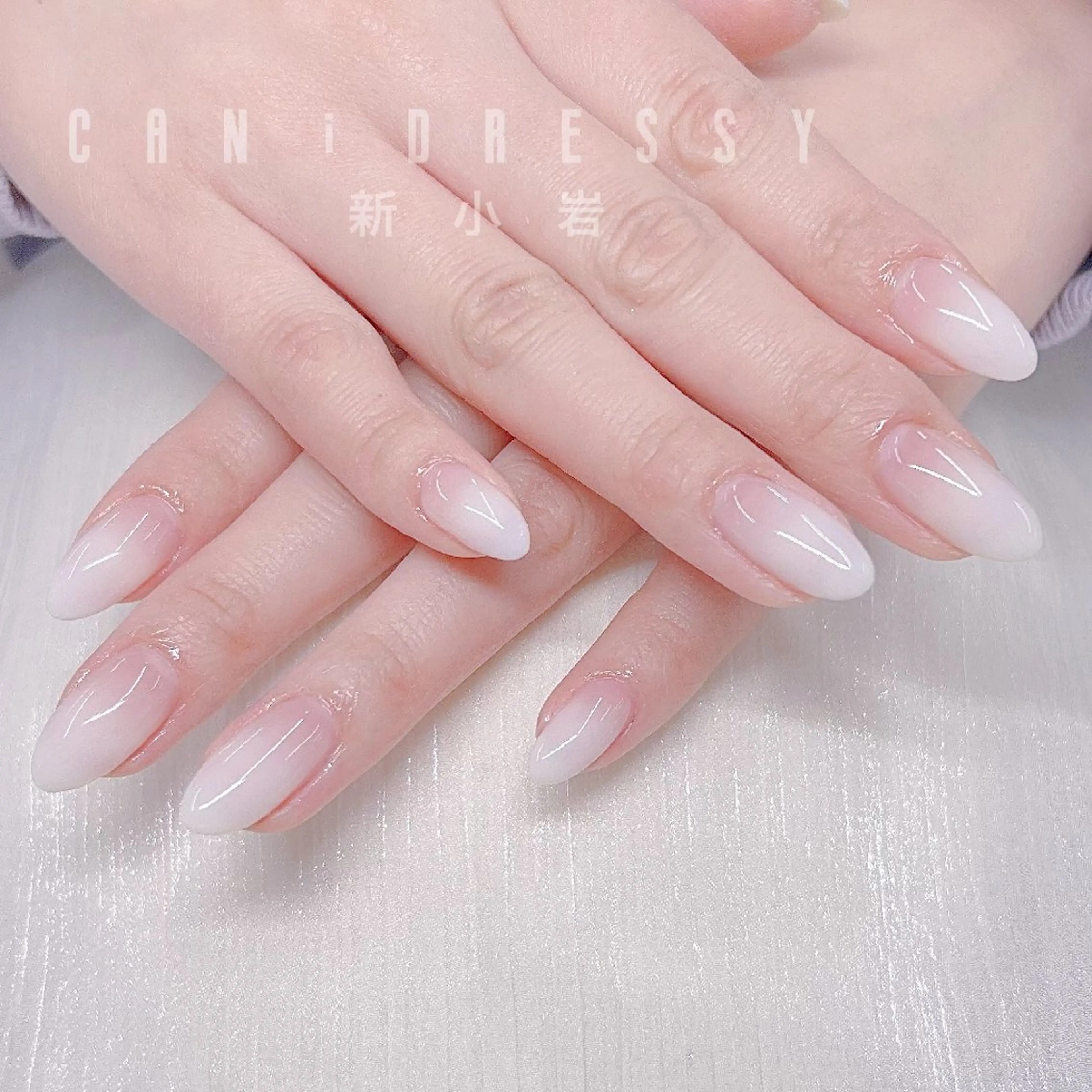 ネイル グラデーション ホワイト ハンドネイル キャンアイドレッシー 新小岩のネイルデザイン
