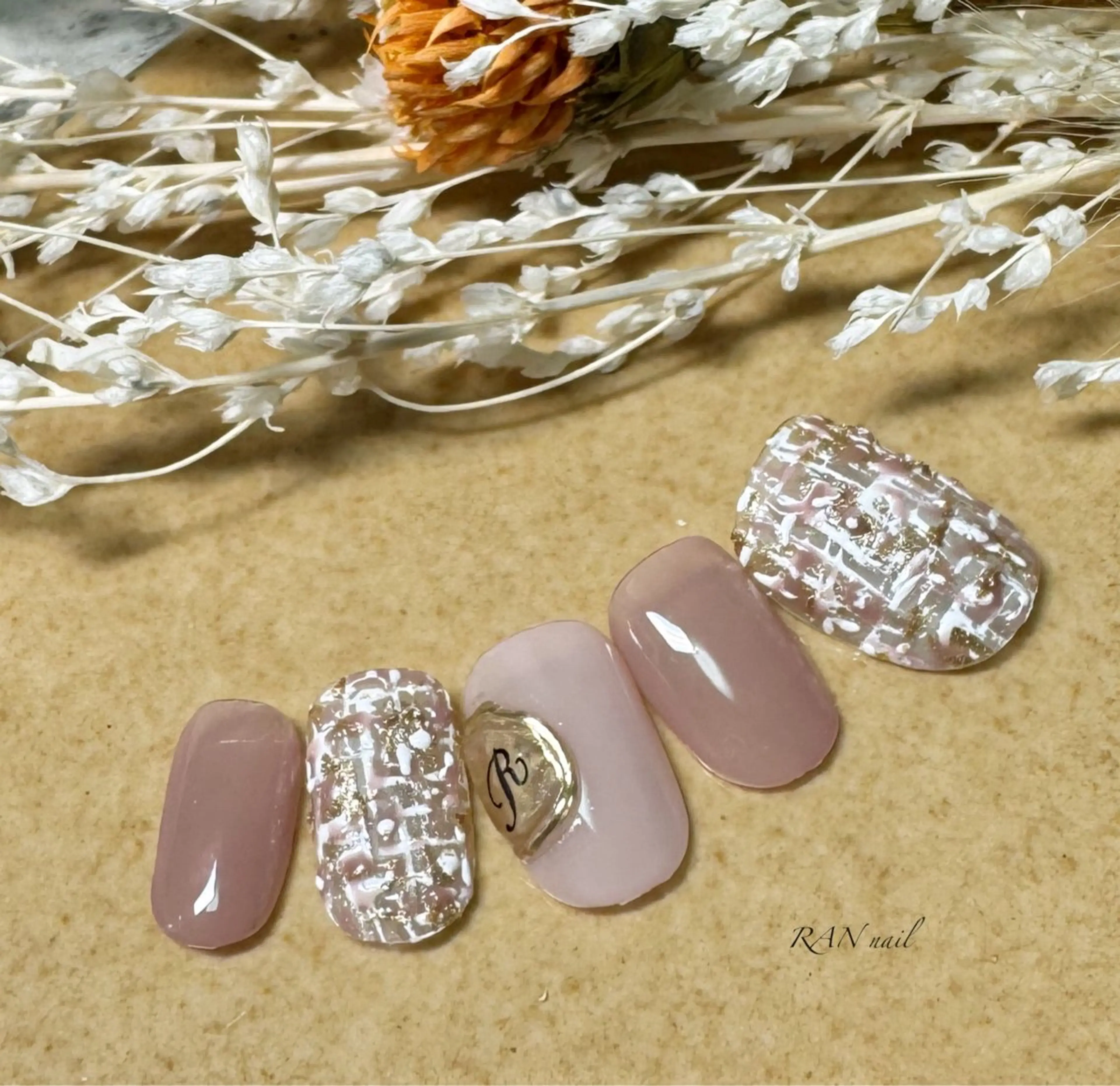 ネイル ジェルネイル ニュアンスネイル ピンク ピンクベージュ ツイードネイル RAN nail 〜ランネイル〜所属・RAN nailのネイルデザイン