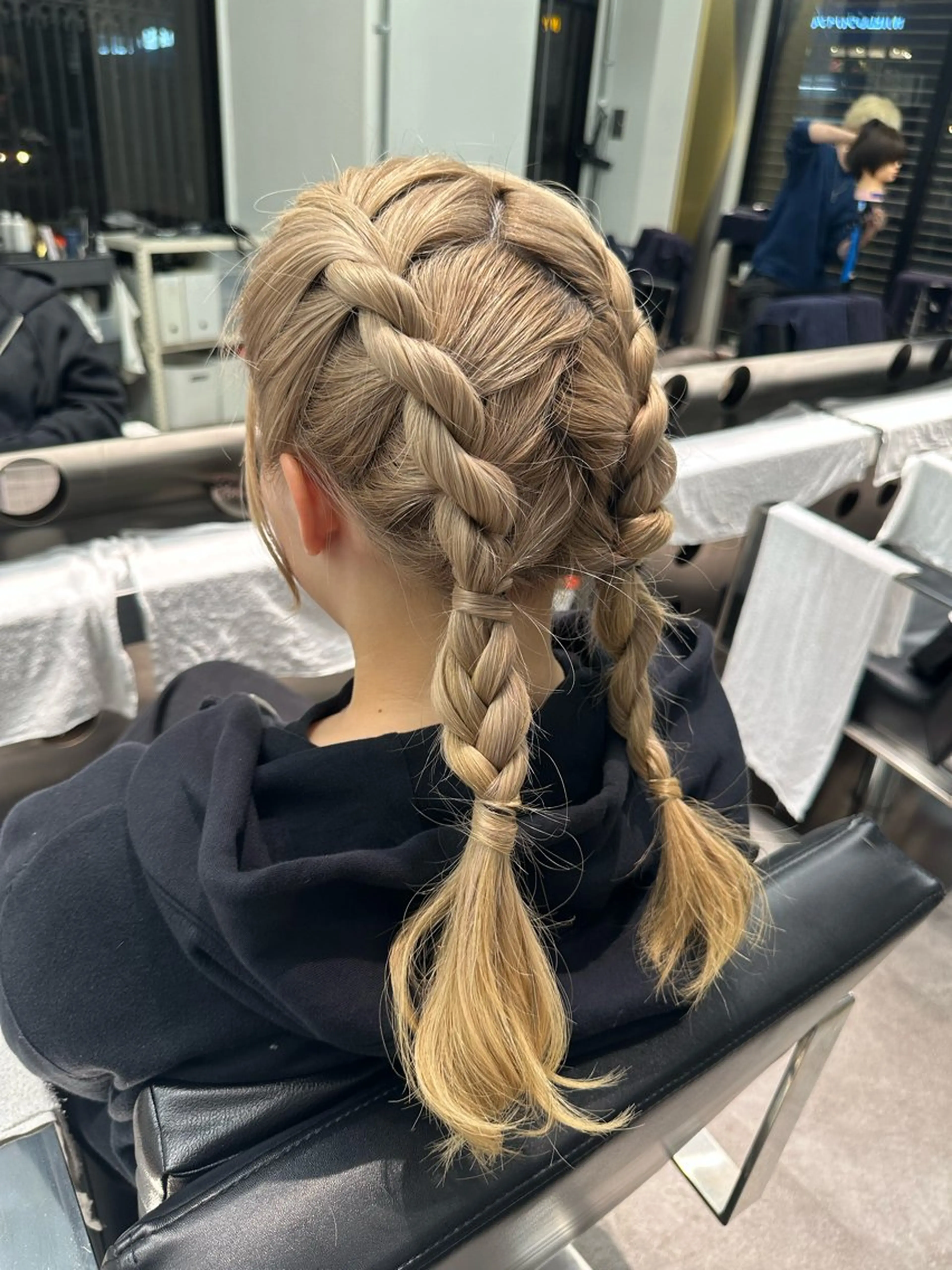 セミロング ツインテール ヘアセット 湖香 (コノカ)のヘアスタイル