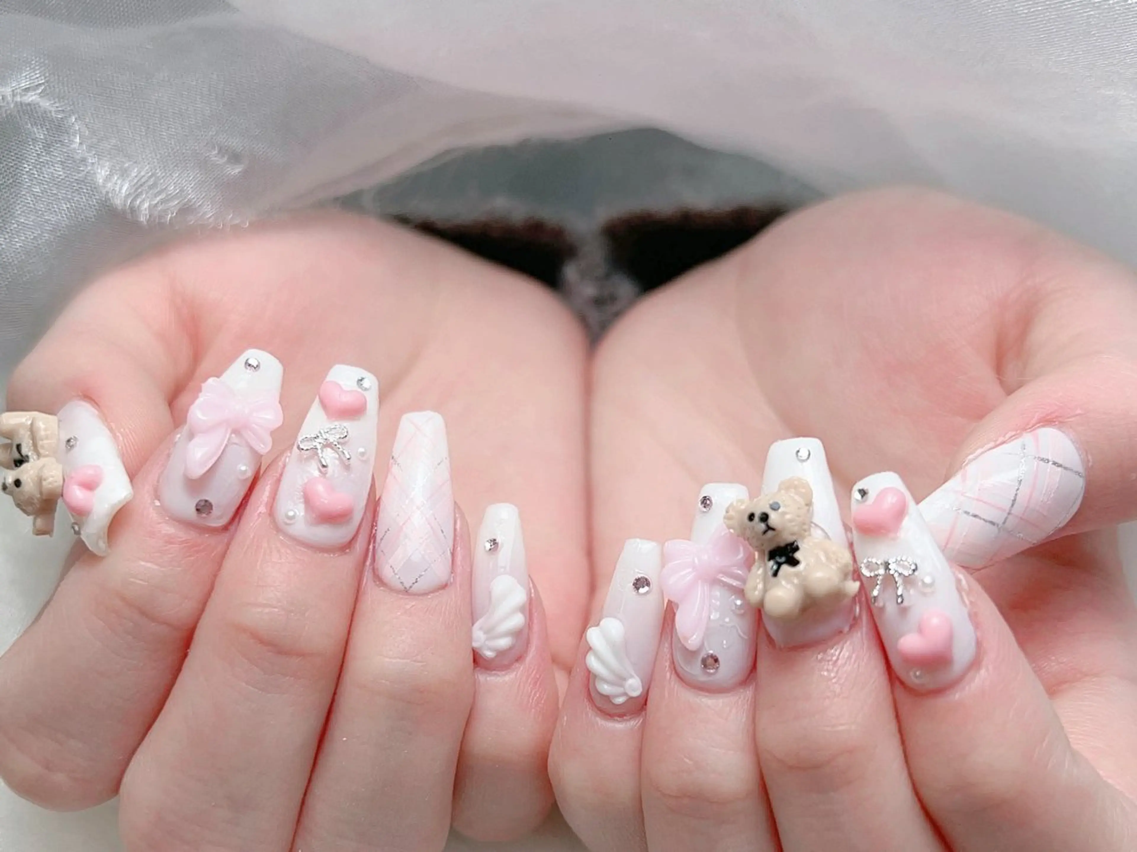 ネイル 成人式 ロングネイル マグネットネイル 大理石ネイル(マーブル) リボン ハンドネイル MoMoA Nail ネイル長さ出し専門店のネイルデザイン