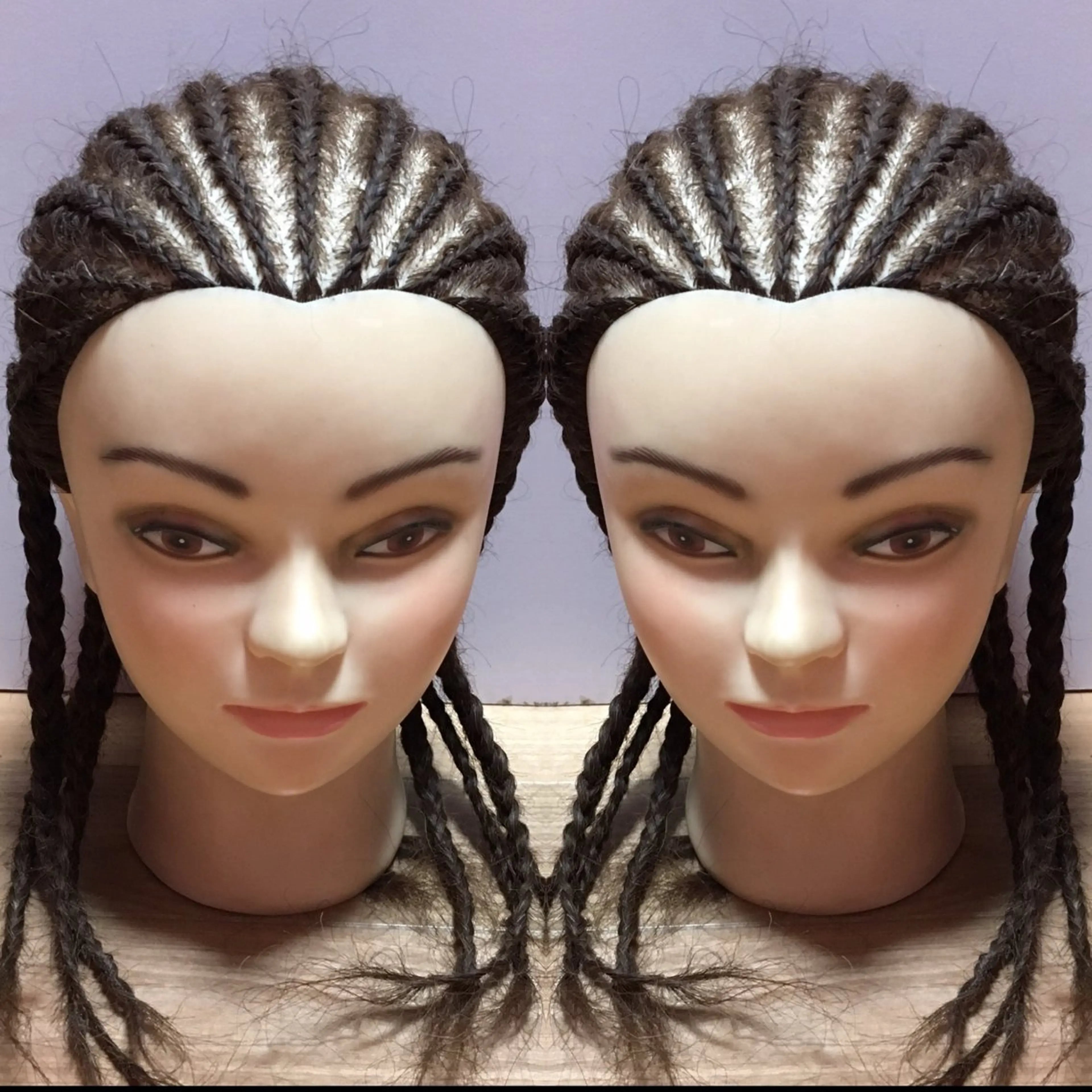 コーンロウ​〜​6本エクステなしモ技術向上のためのモニター募集キッズは3000円(小学生まで)ハーフコーンロウは500円引きの写真