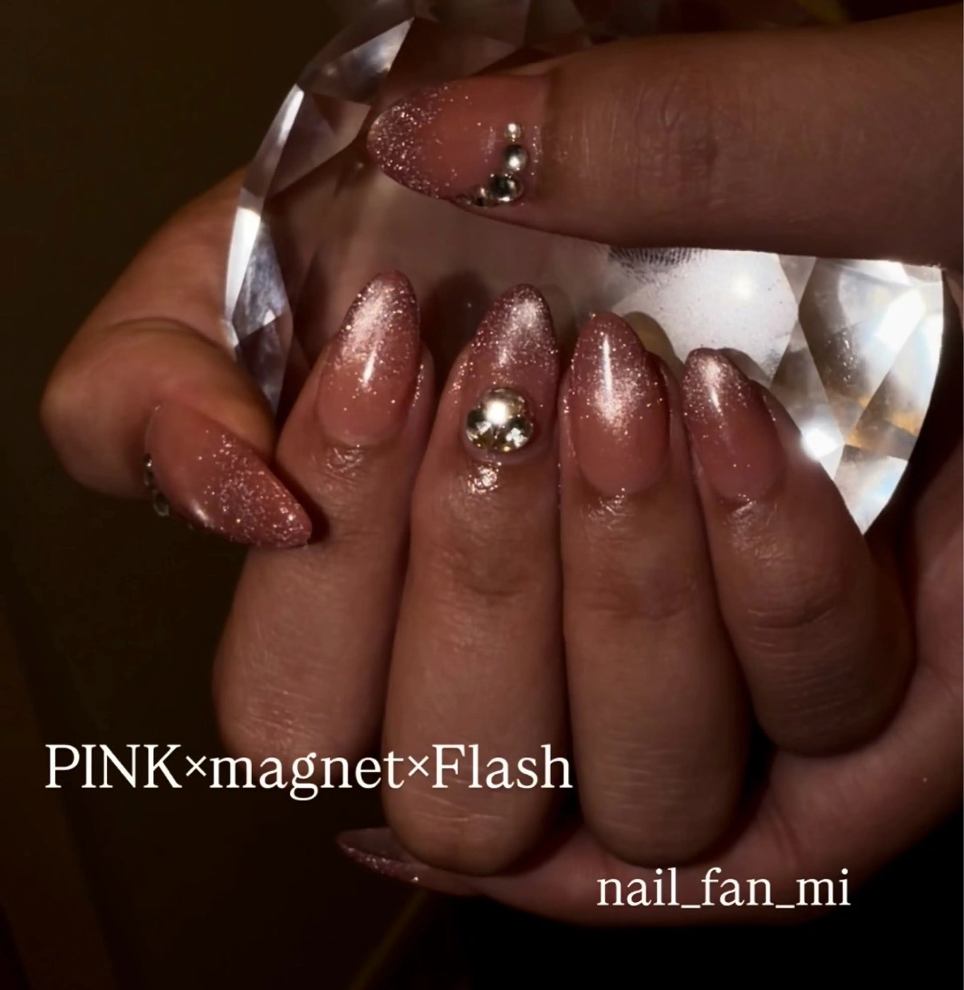 ネイル フラッシュネイル 氷ネイル・うるうるネイル マグネットネイル ピンク ハンドネイル 斎藤 桃華のネイルデザイン